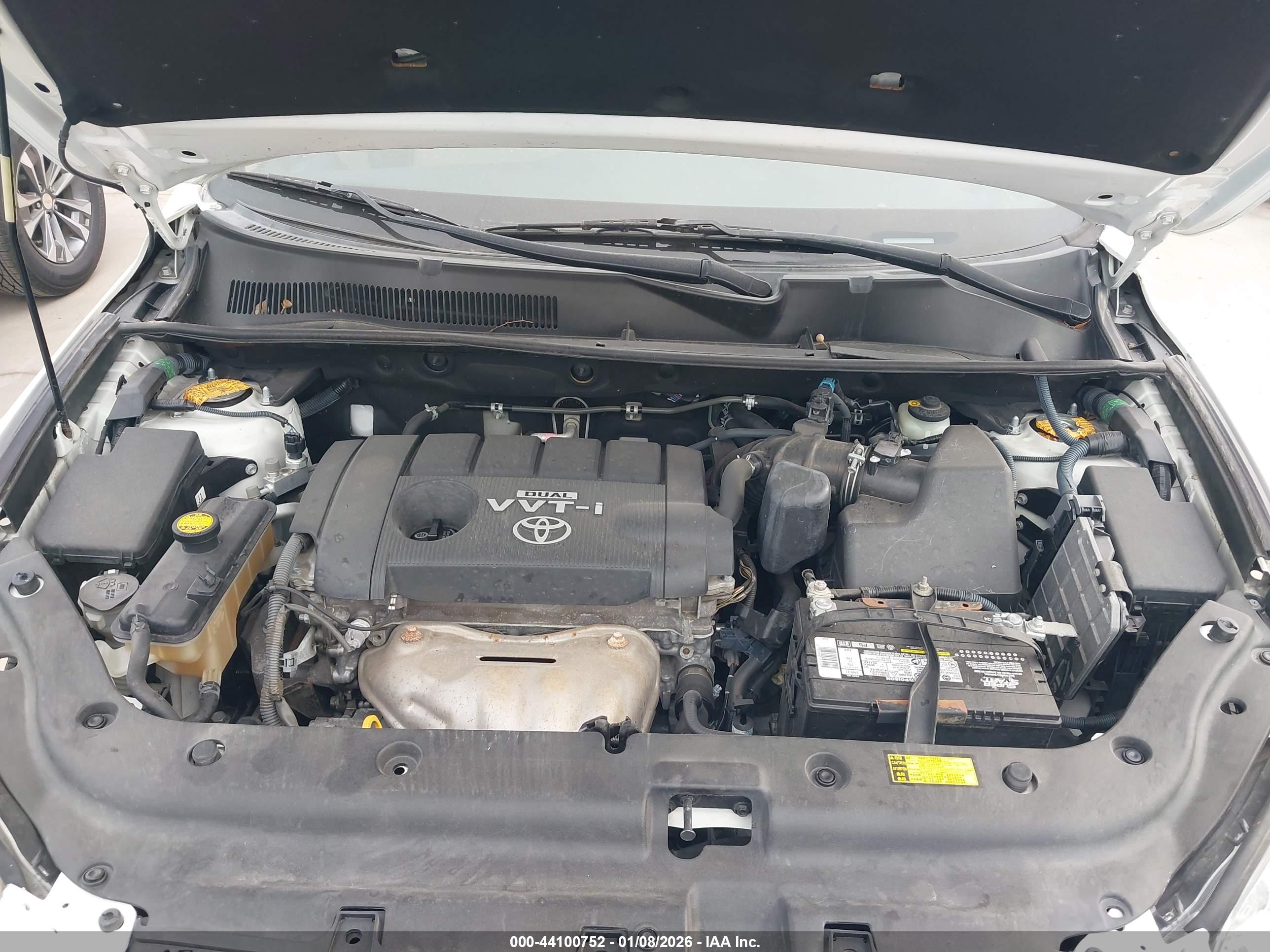 TOYOTA RAV4 image 10