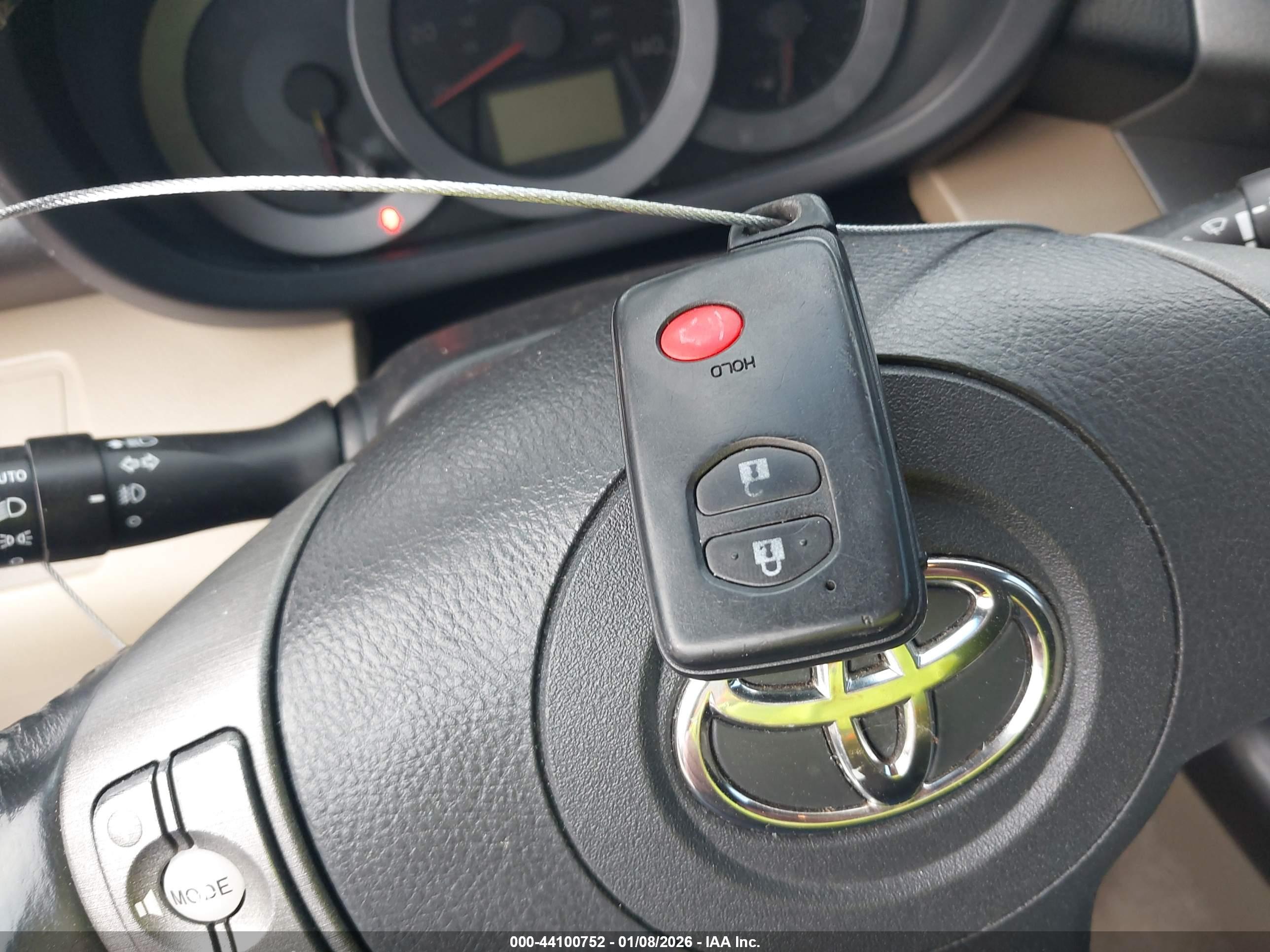 TOYOTA RAV4 image 11