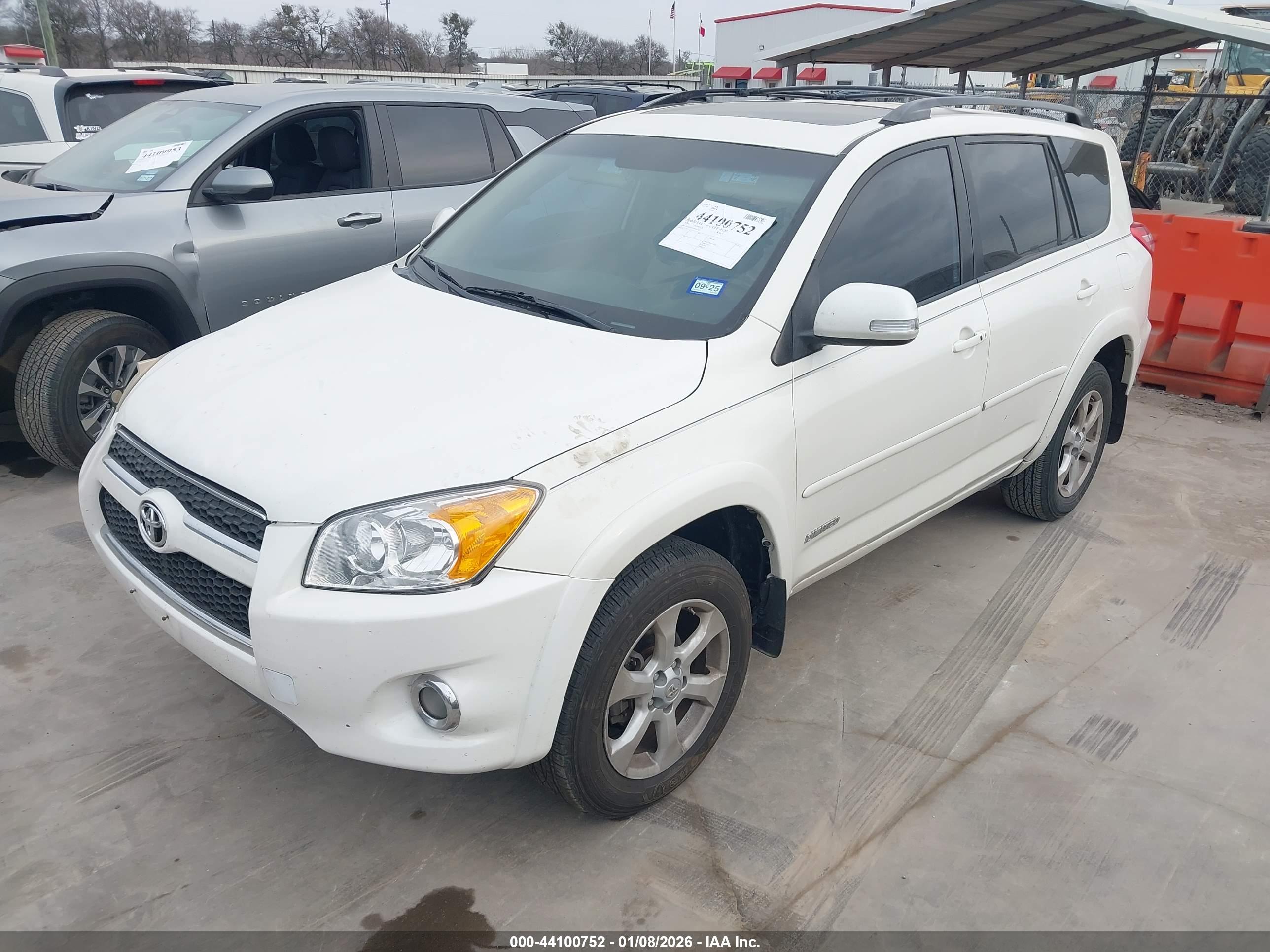 TOYOTA RAV4 image 2