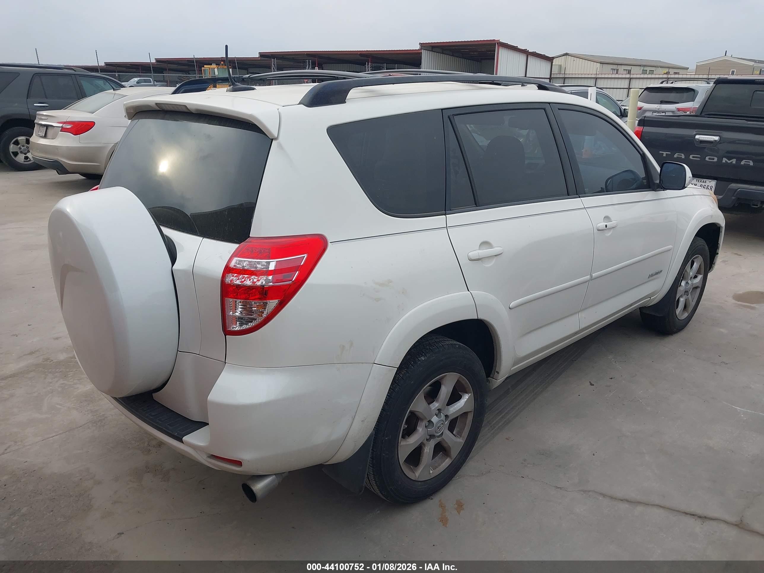TOYOTA RAV4 image 4