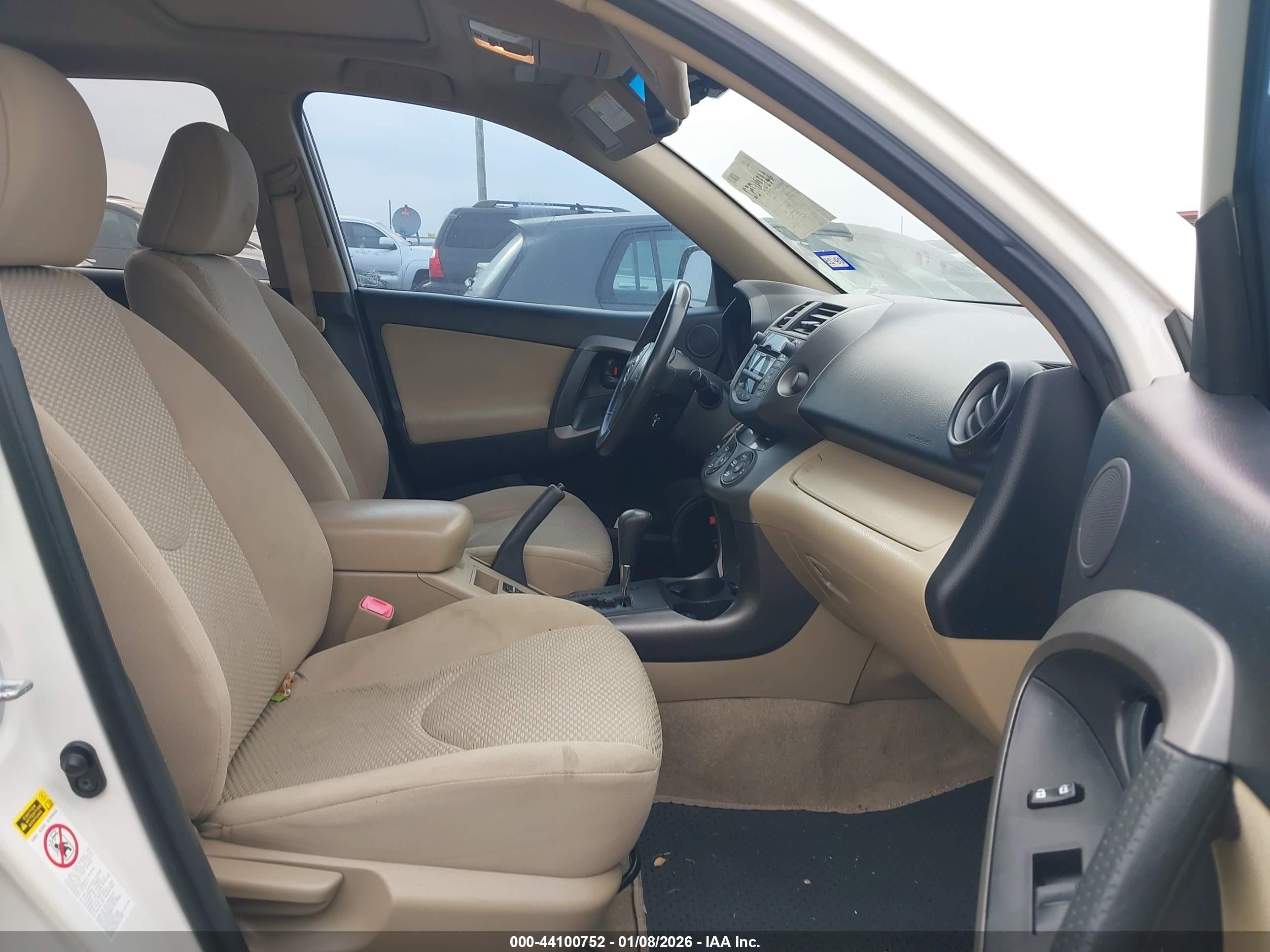TOYOTA RAV4 image 5