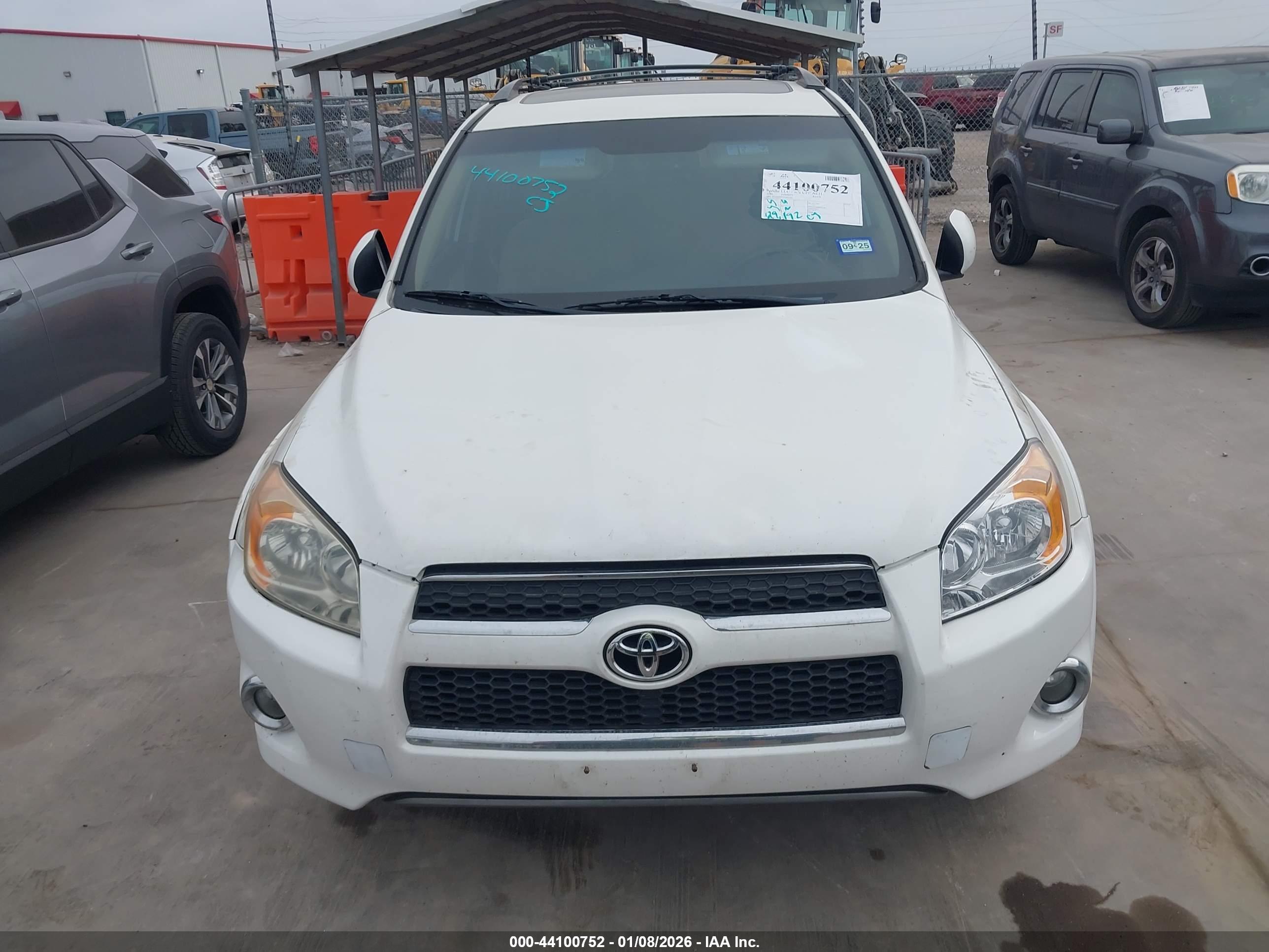 TOYOTA RAV4 image 6