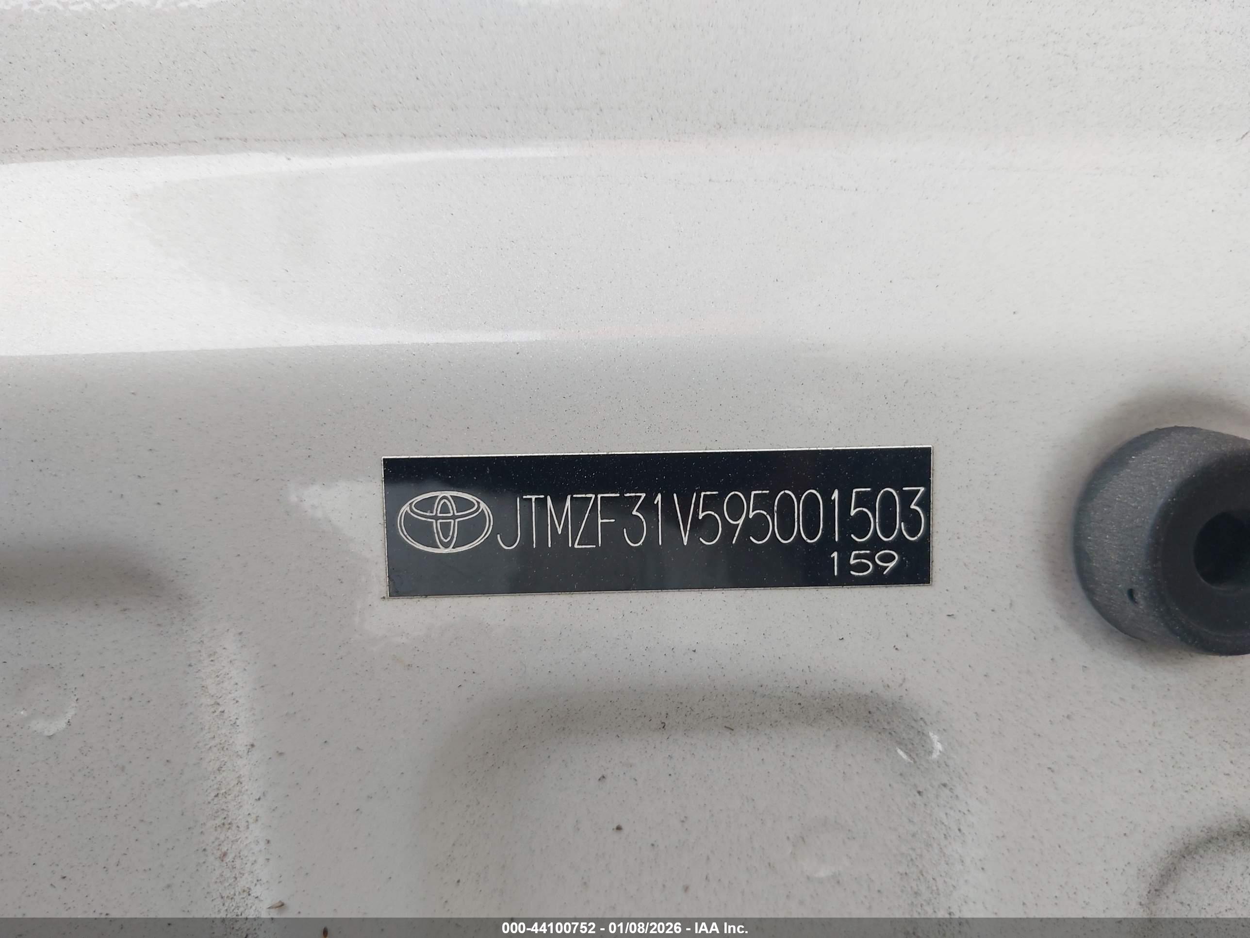 TOYOTA RAV4 image 9
