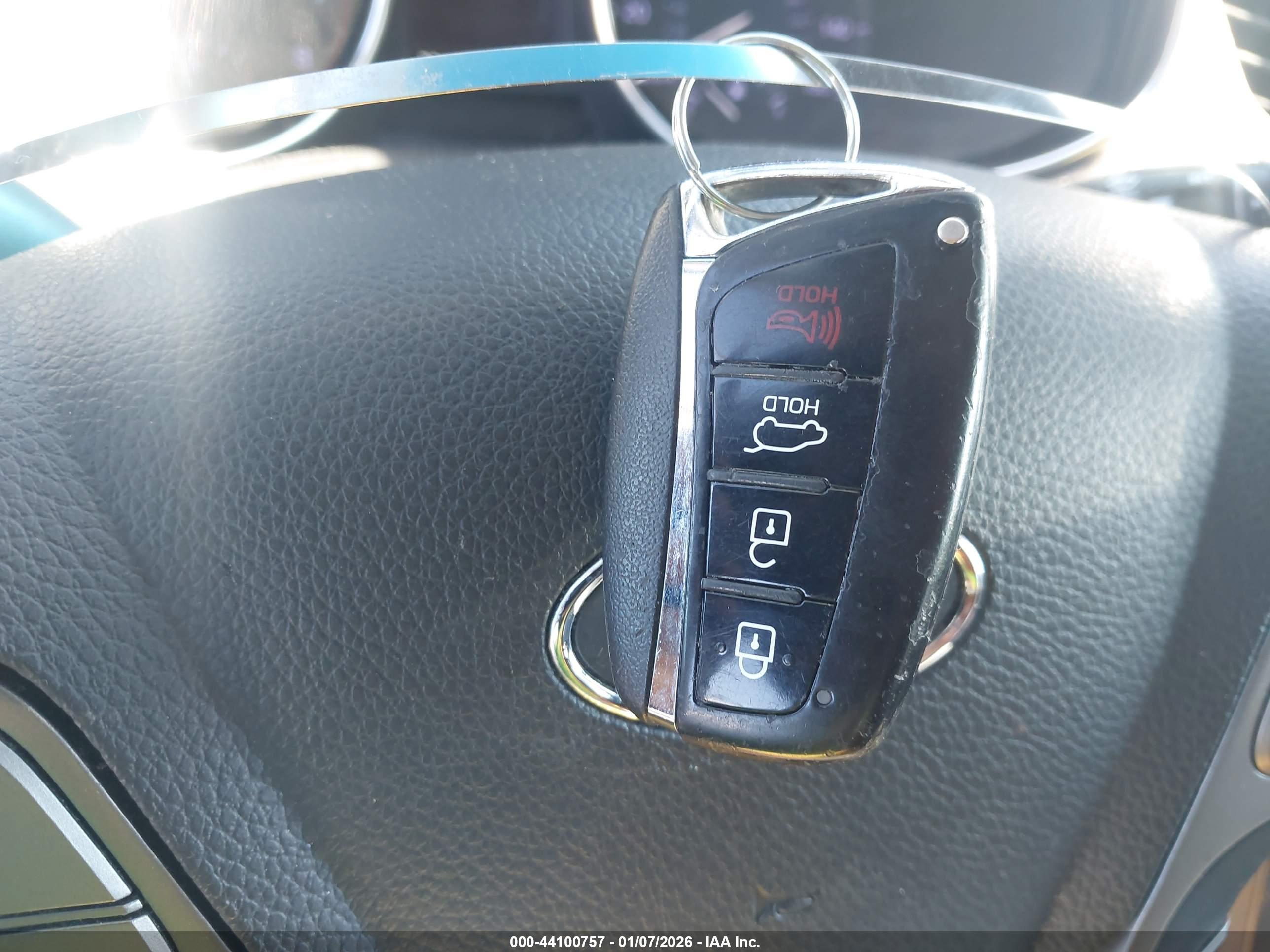HYUNDAI SANTA image 11