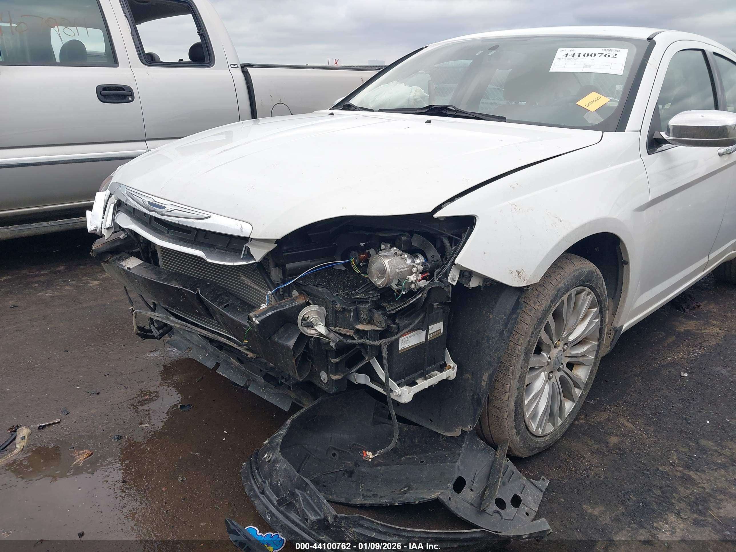 CHRYSLER 200 image 6