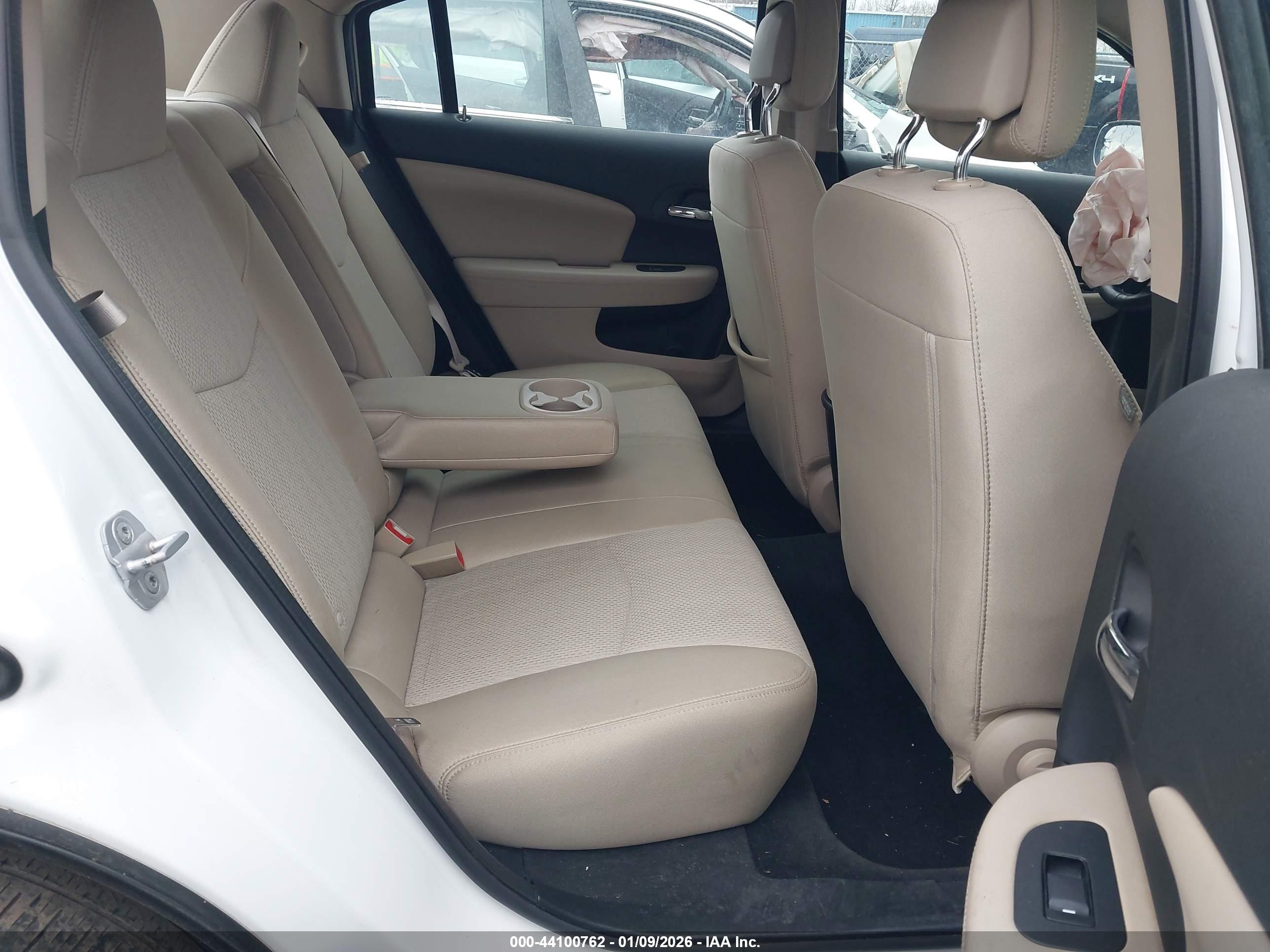 CHRYSLER 200 image 8