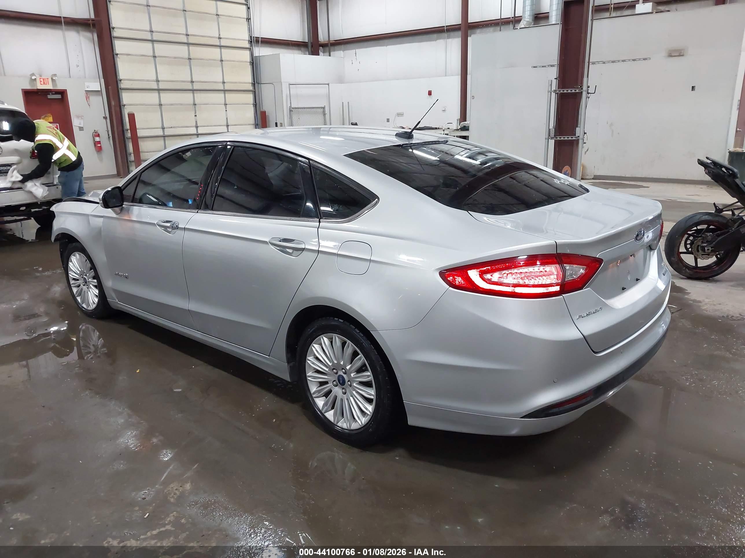 FORD FUSION image 3