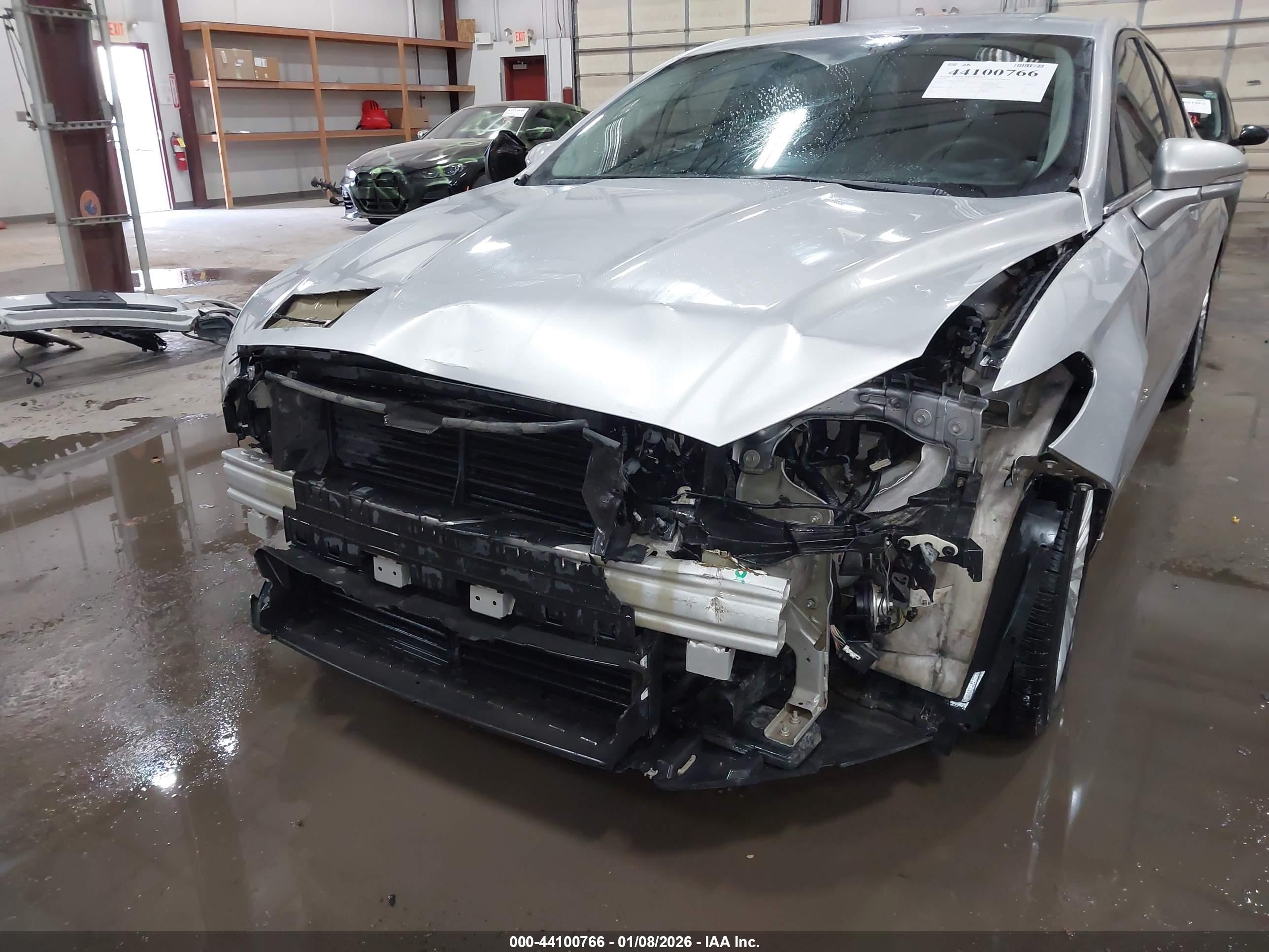 FORD FUSION image 6
