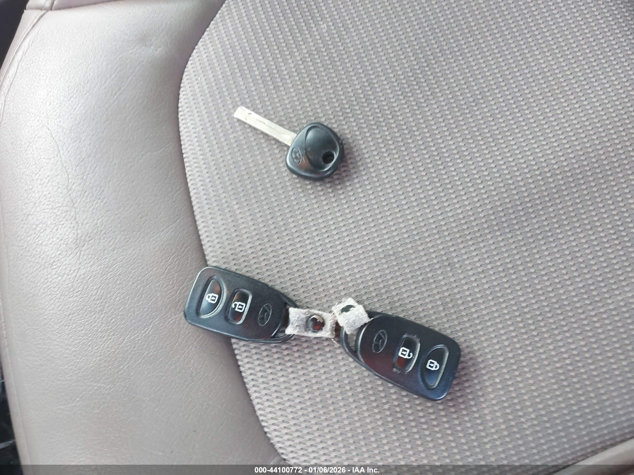 HYUNDAI TUCSON image 11