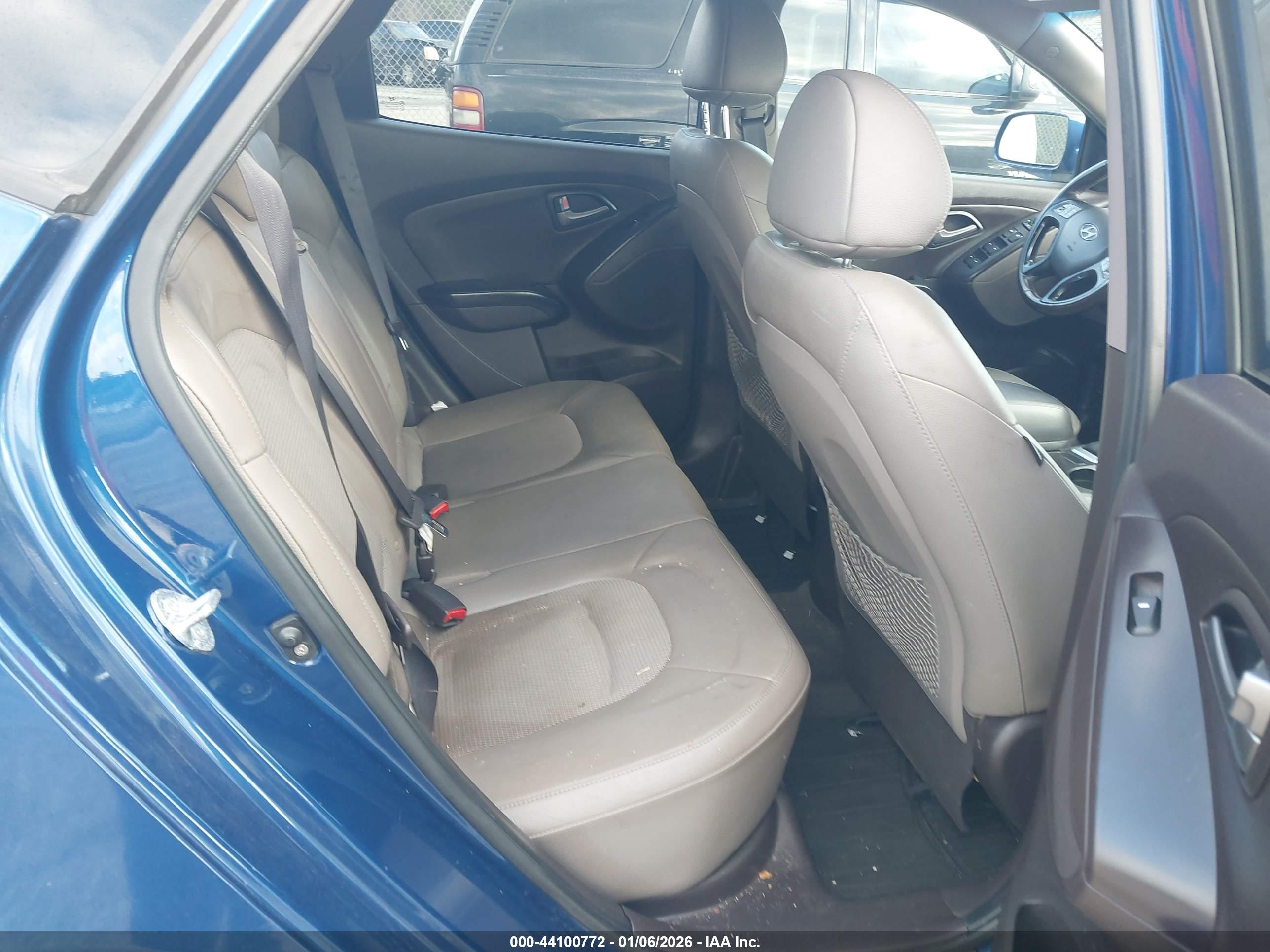 HYUNDAI TUCSON image 8