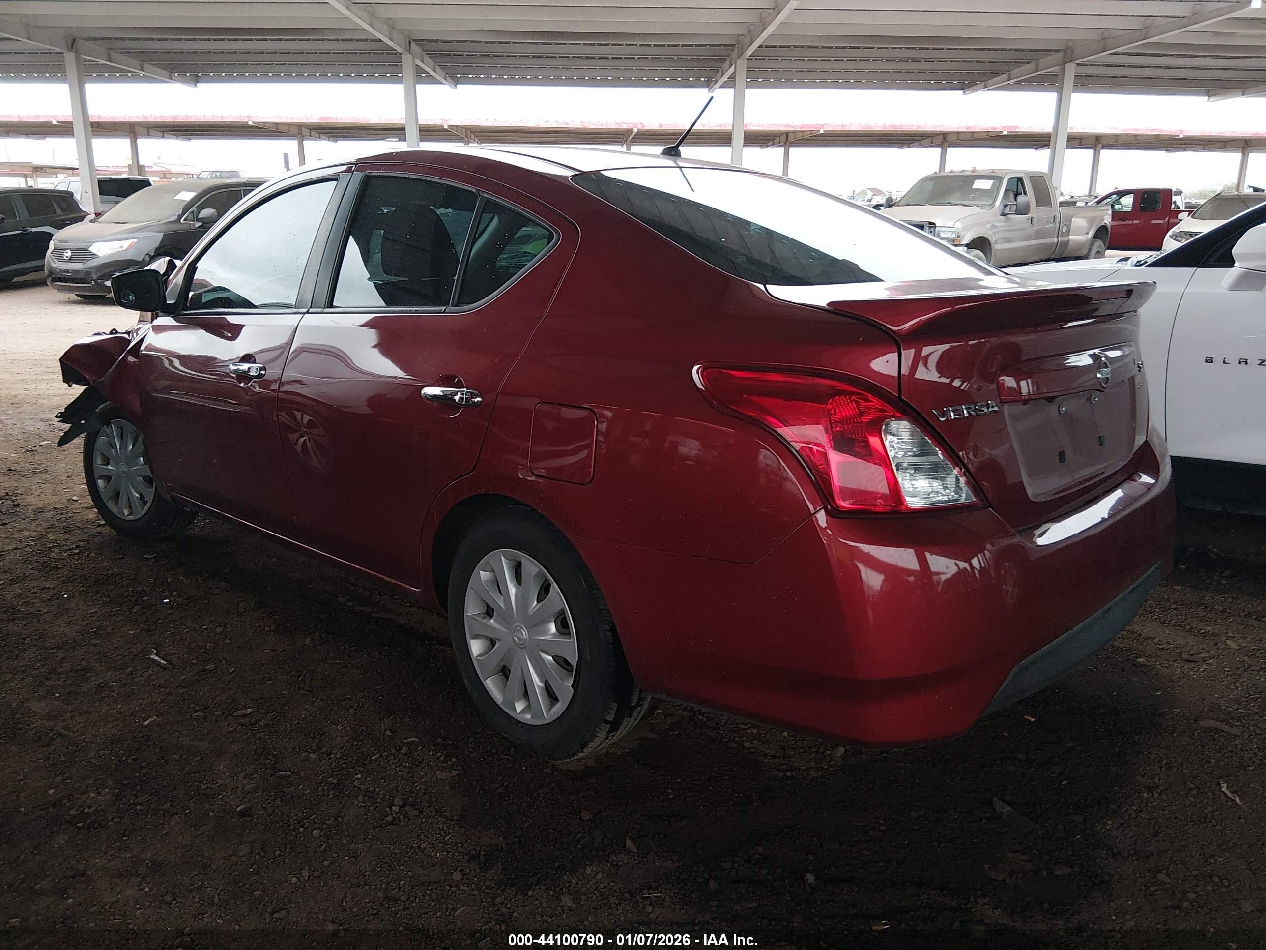 NISSAN VERSA image 3