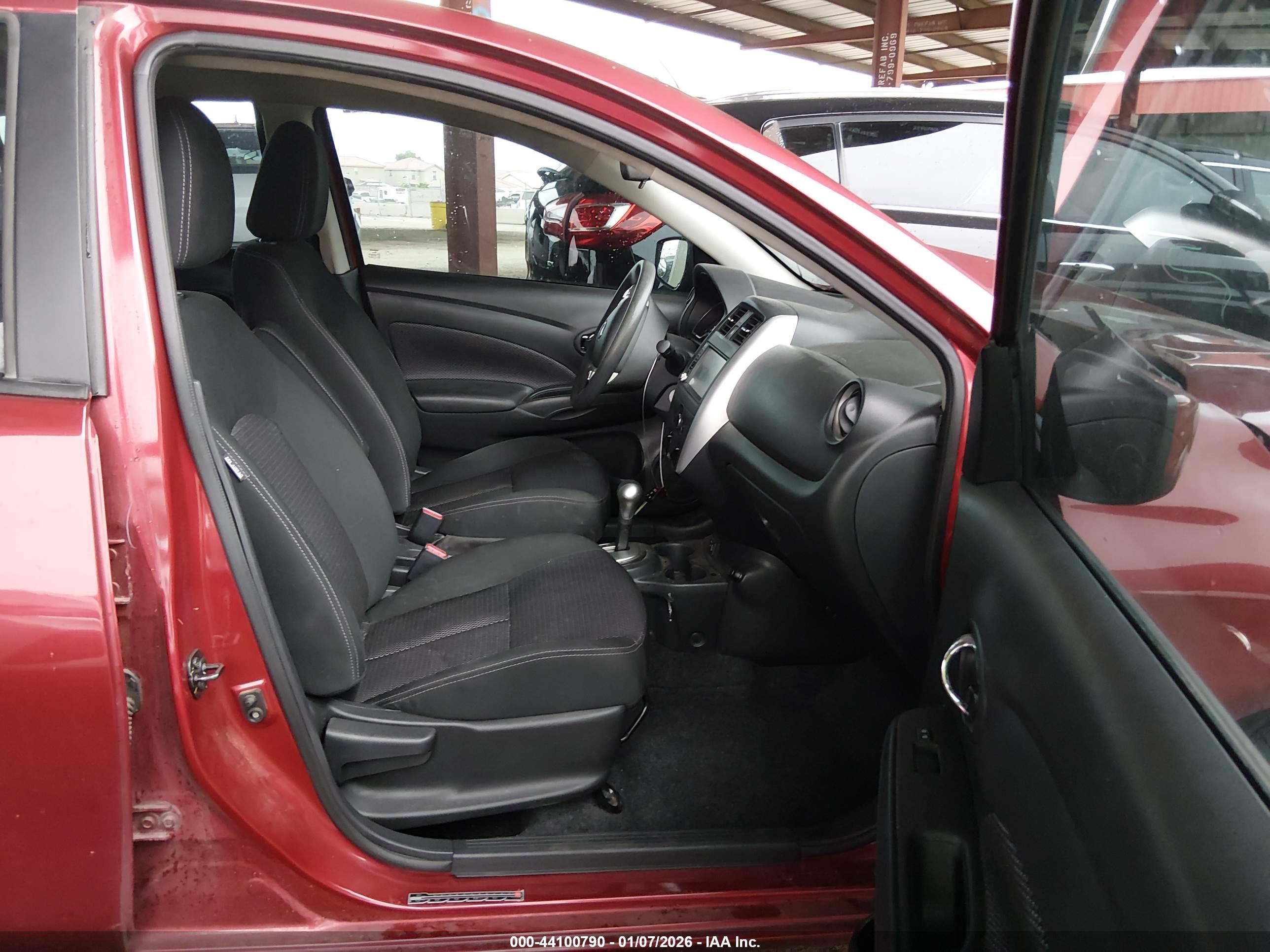 NISSAN VERSA image 5