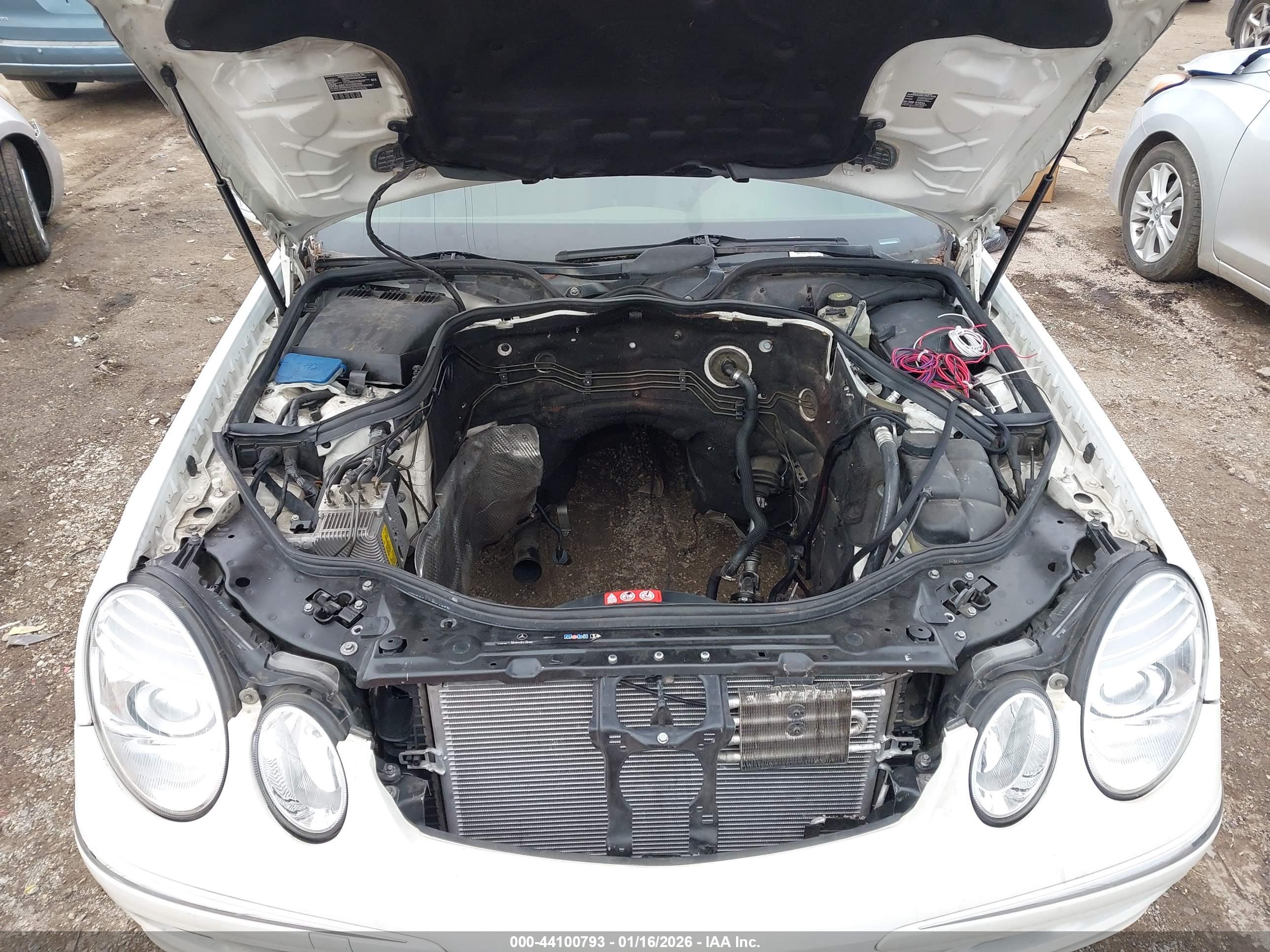 MERCEDES-BENZ E image 10