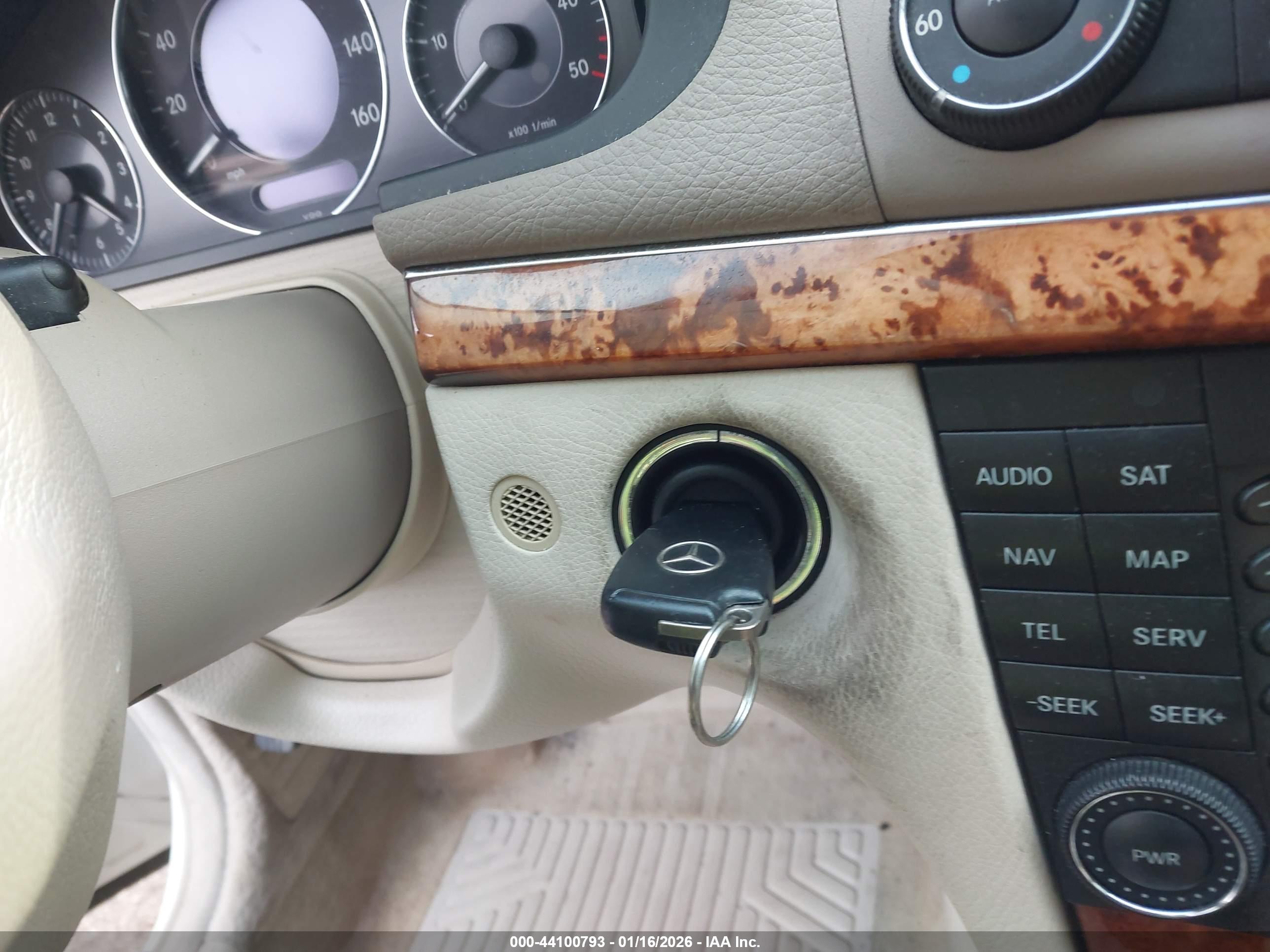 MERCEDES-BENZ E image 11