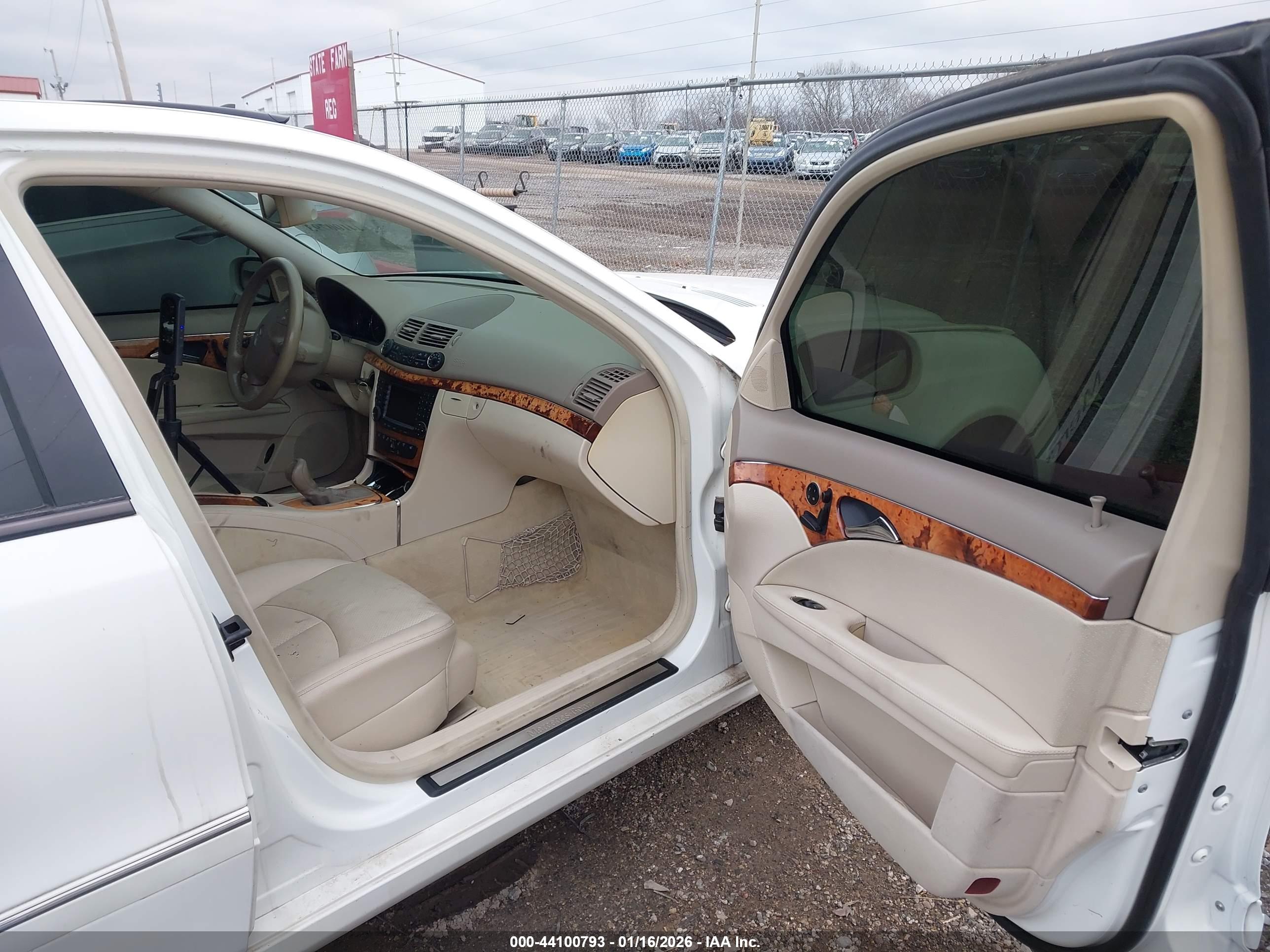 MERCEDES-BENZ E image 5