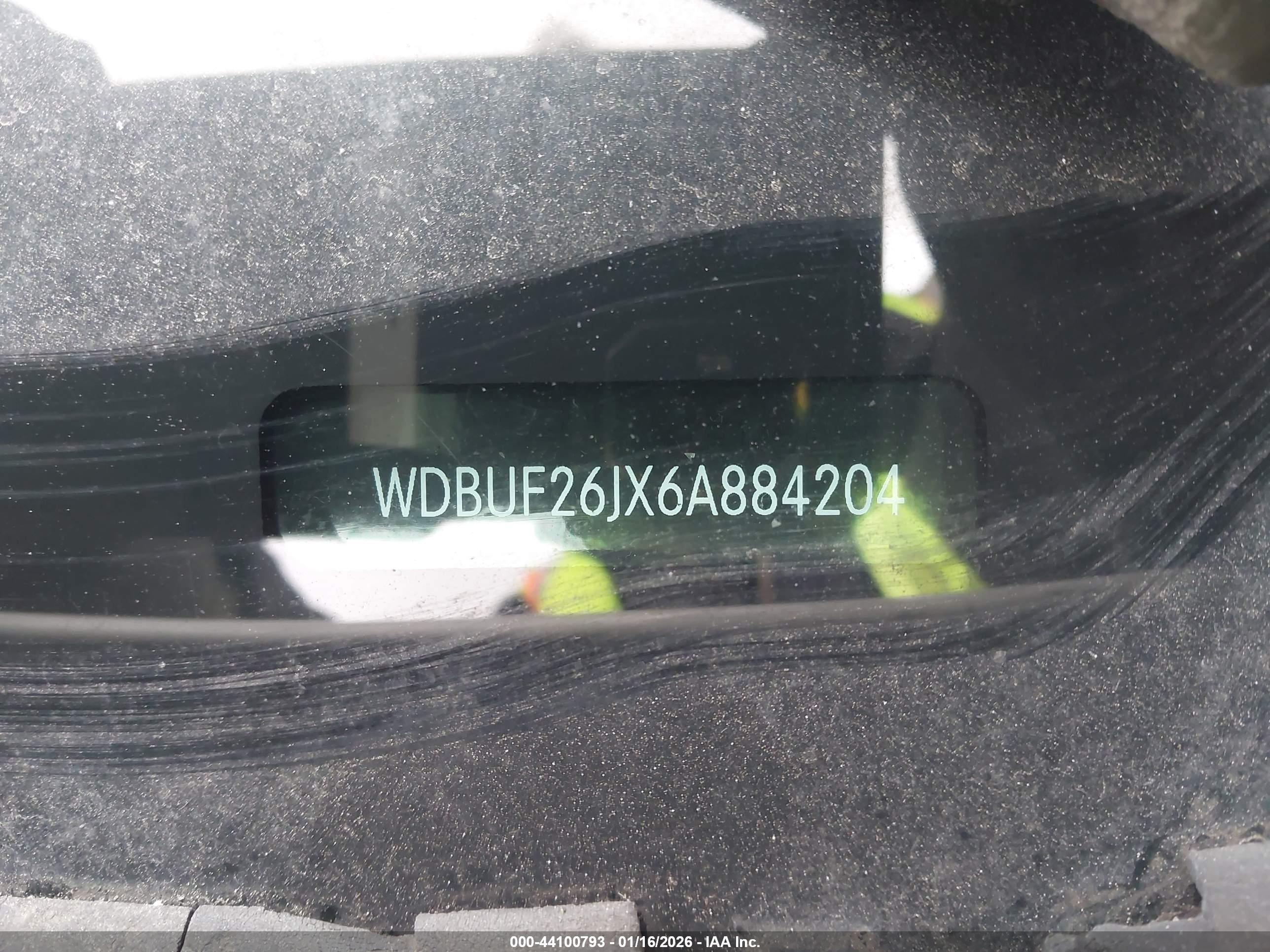 MERCEDES-BENZ E image 9