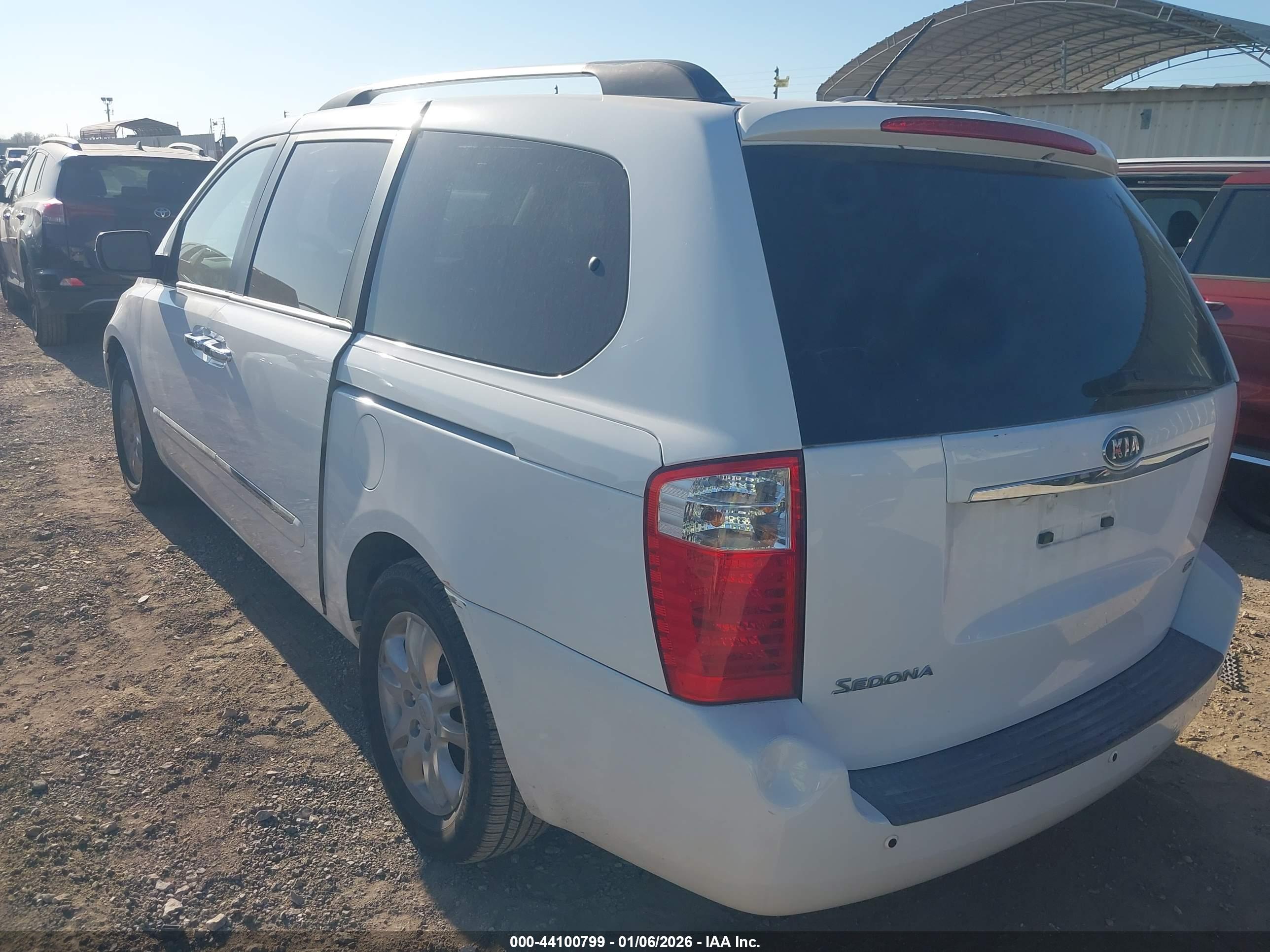 KIA SEDONA image 3