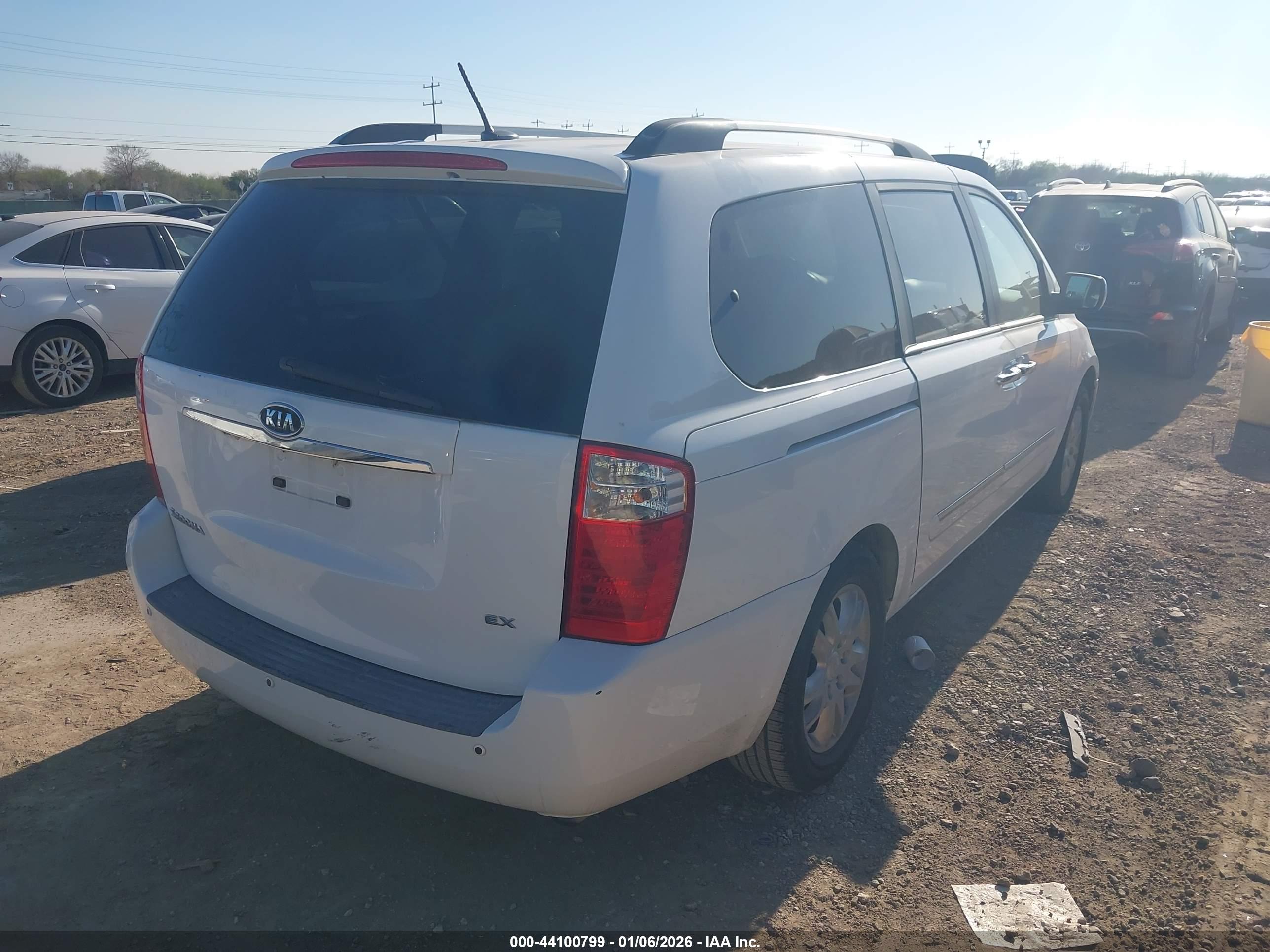 KIA SEDONA image 4