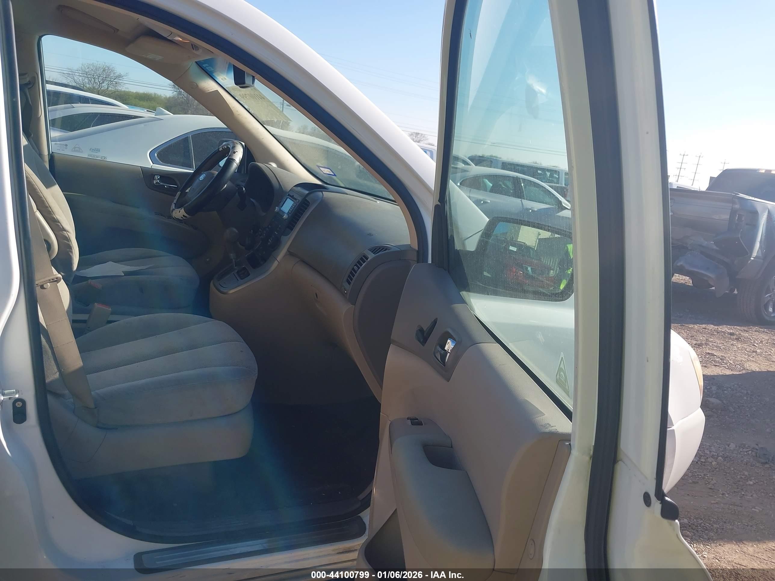 KIA SEDONA image 5