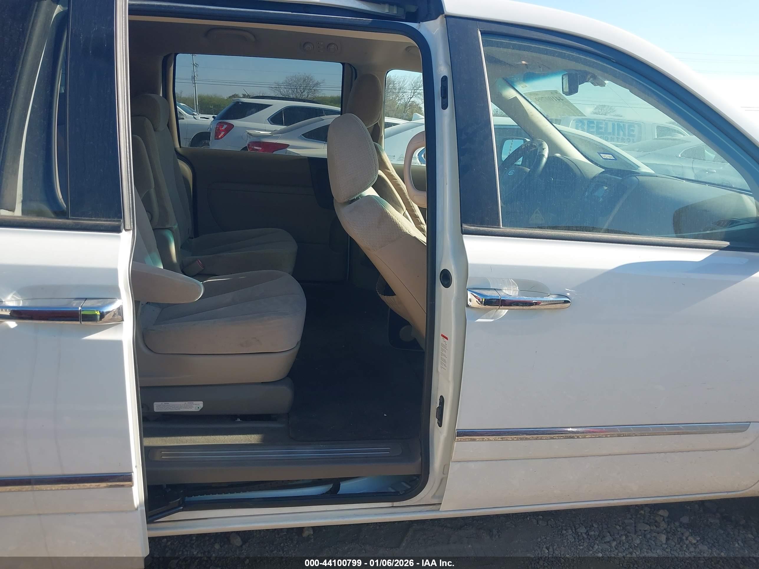 KIA SEDONA image 8
