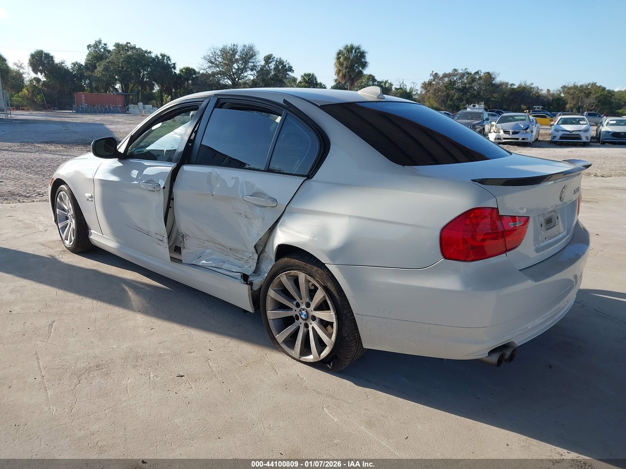 BMW 328I image 3