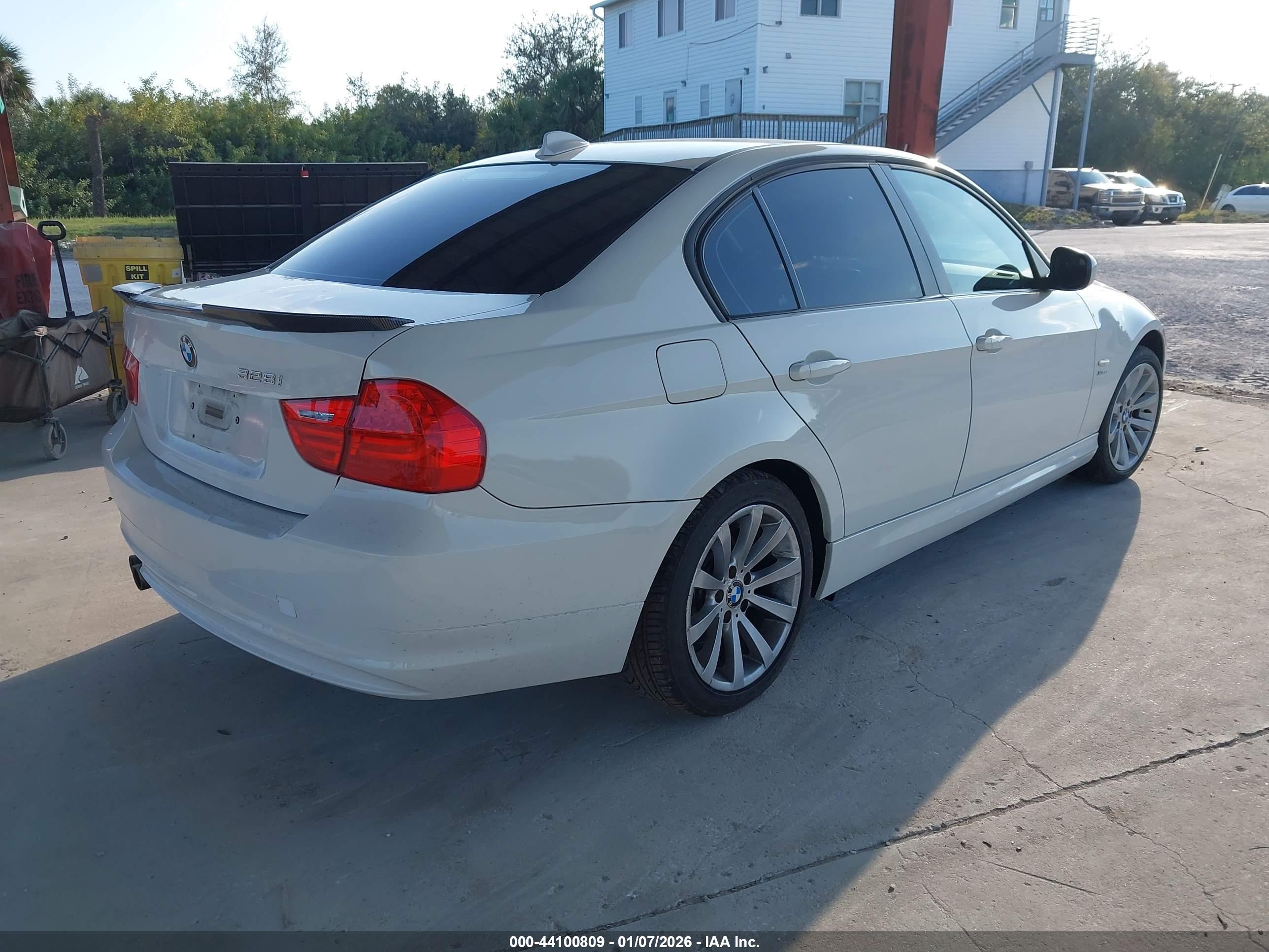 BMW 328I image 4