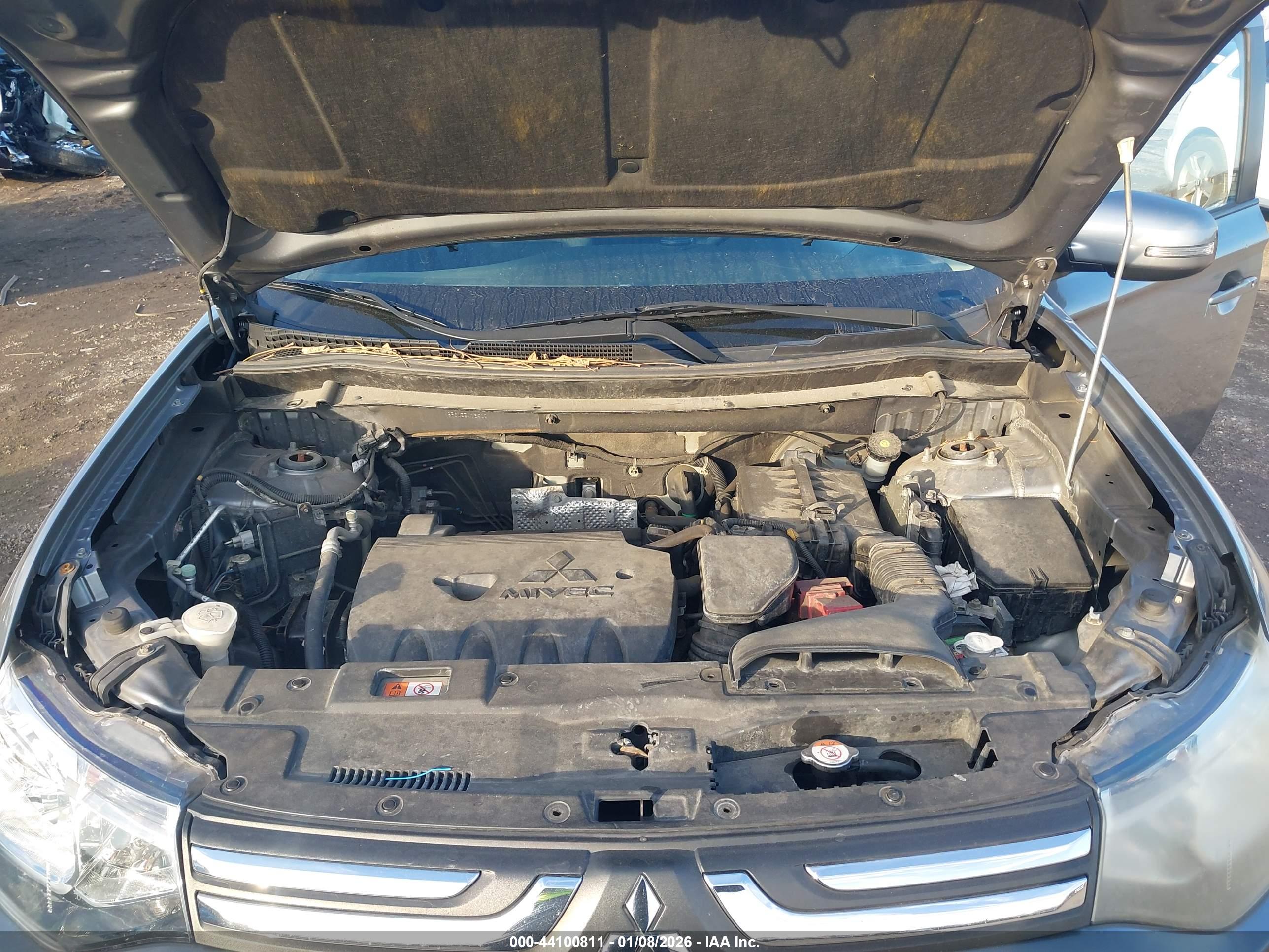MITSUBISHI OUTLANDER image 10