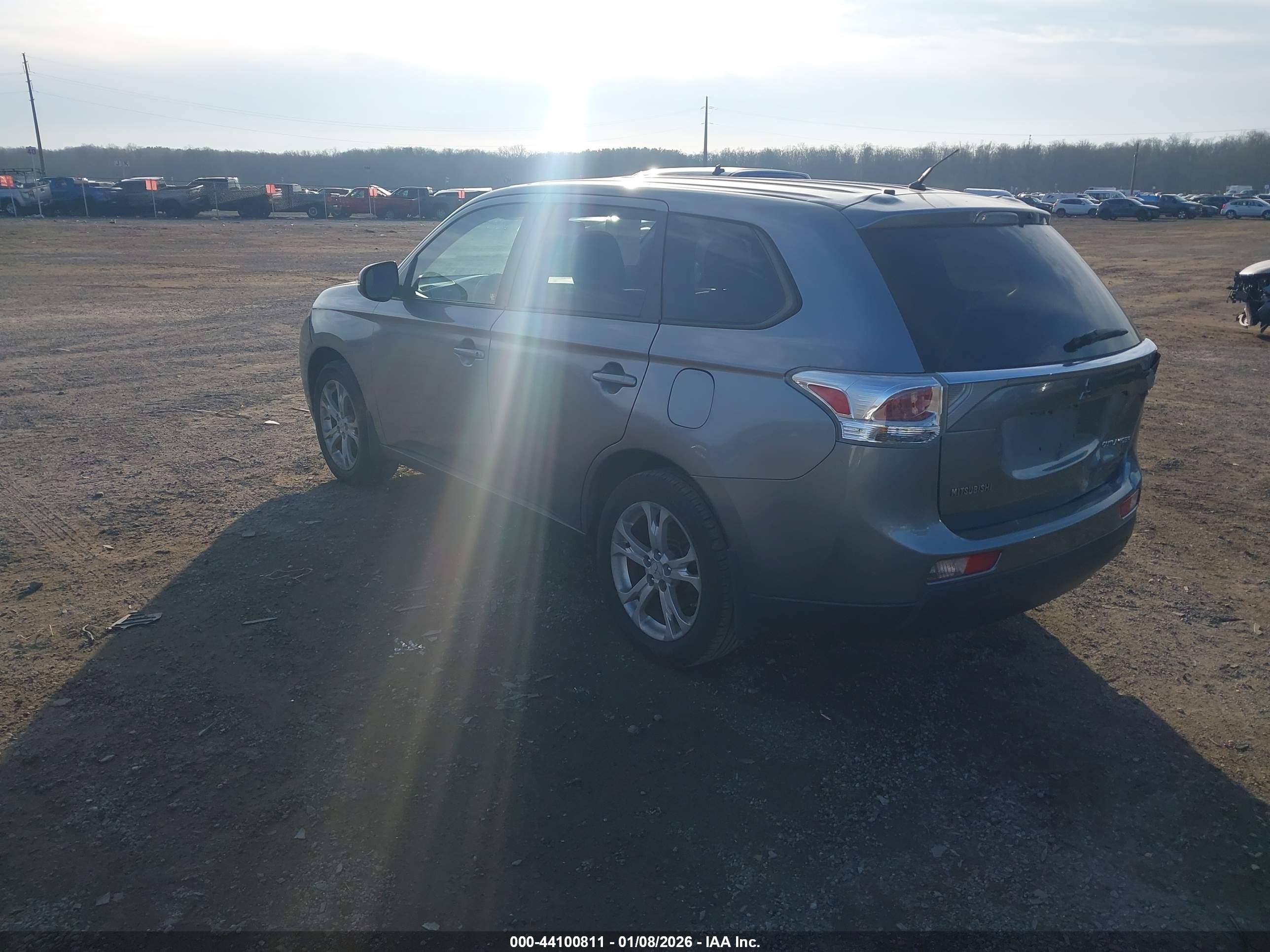 MITSUBISHI OUTLANDER image 3