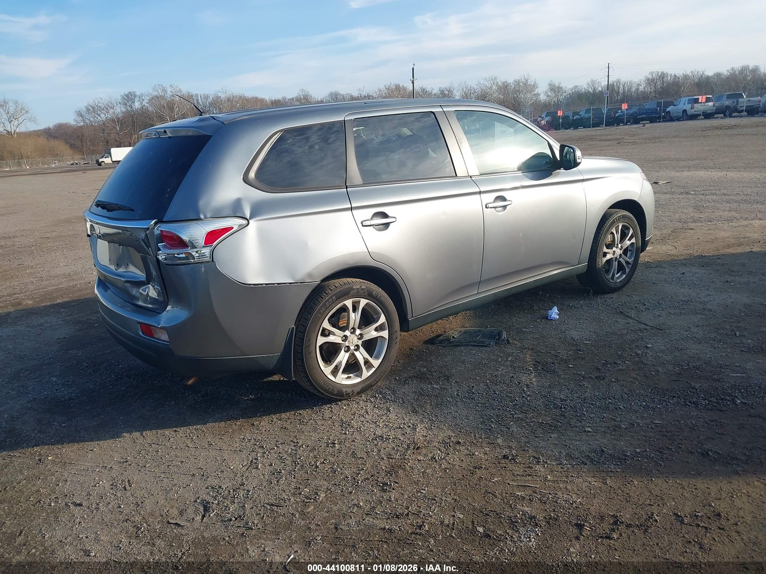 MITSUBISHI OUTLANDER image 4