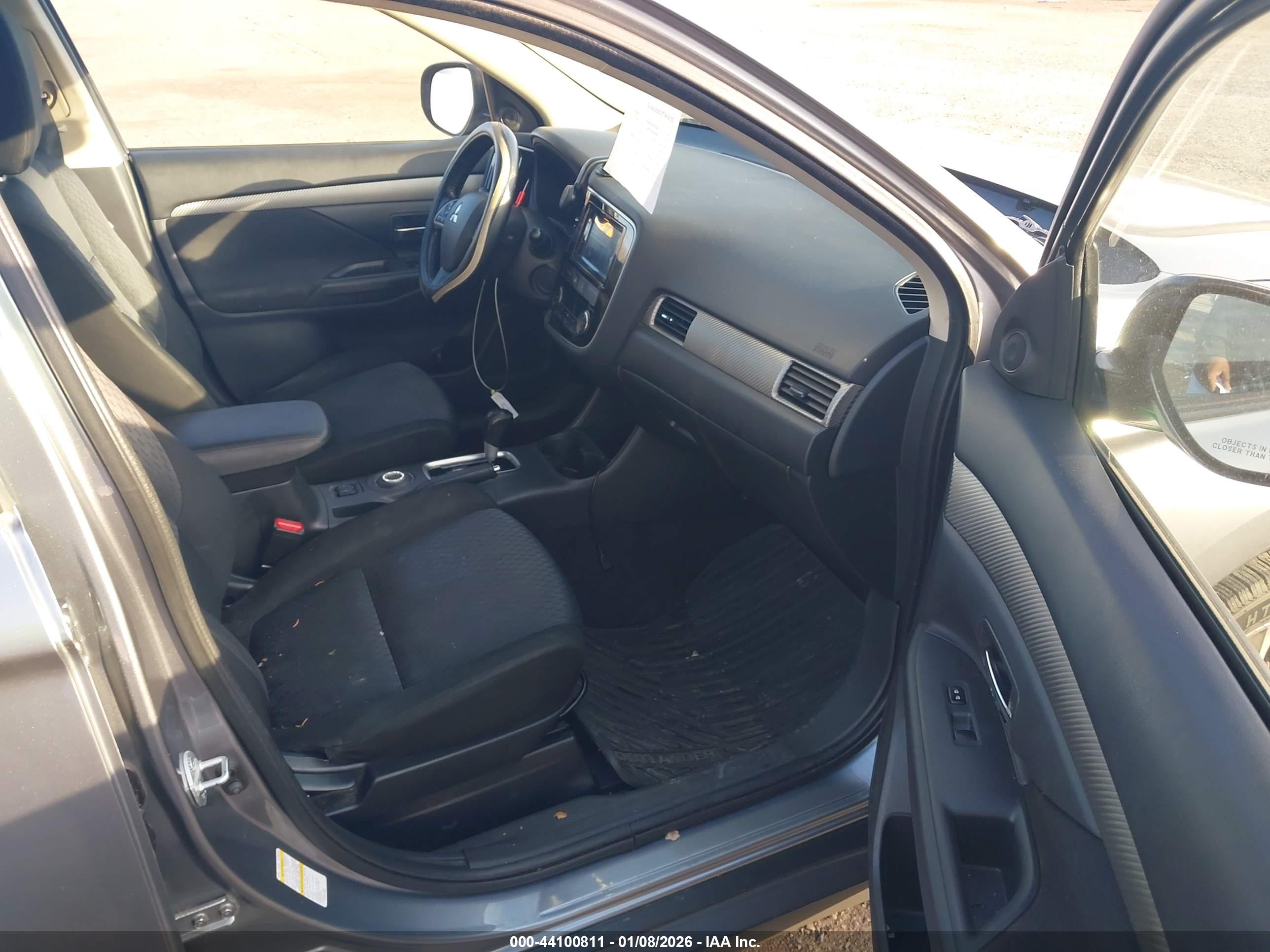MITSUBISHI OUTLANDER image 5