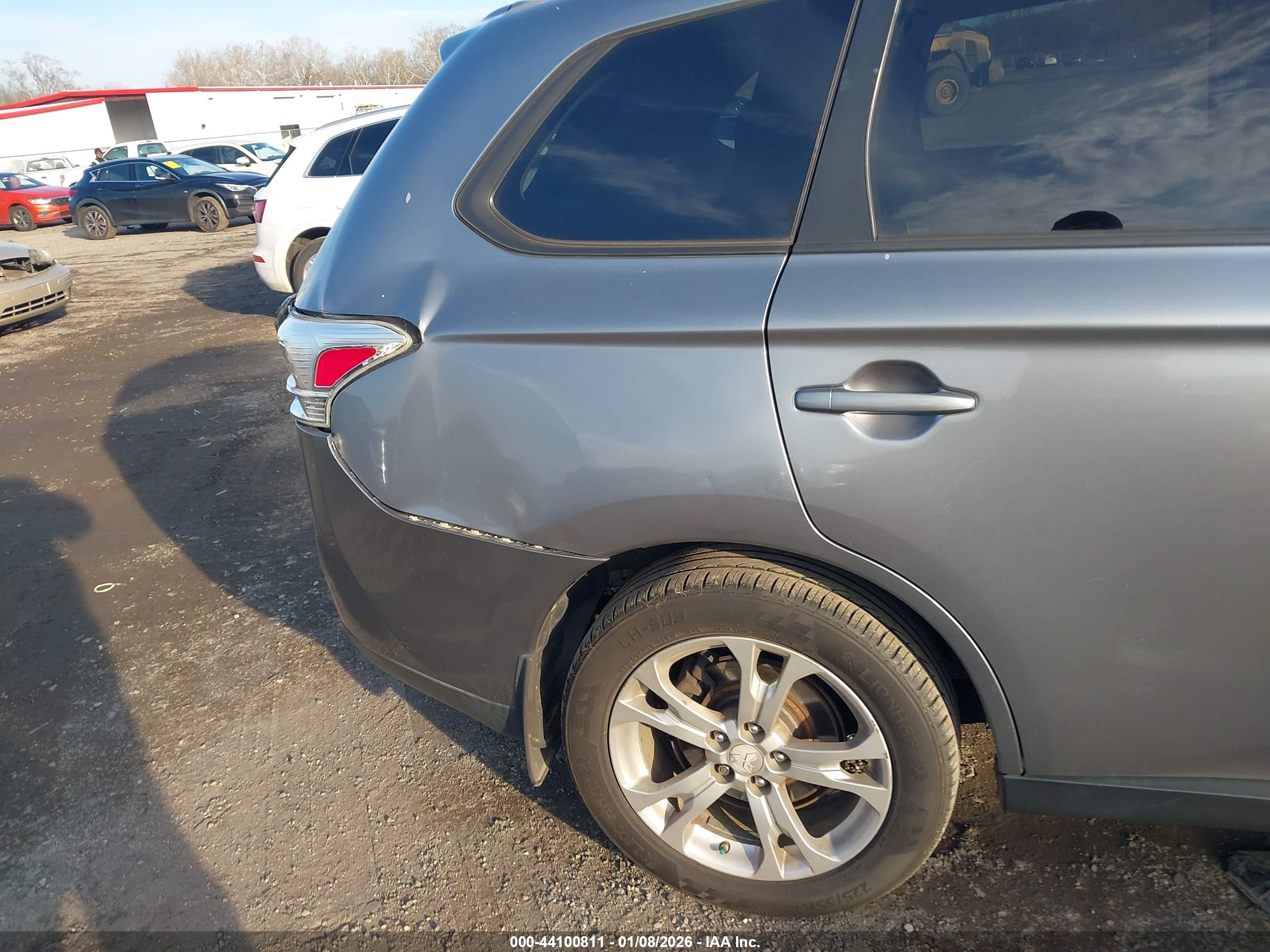 MITSUBISHI OUTLANDER image 6