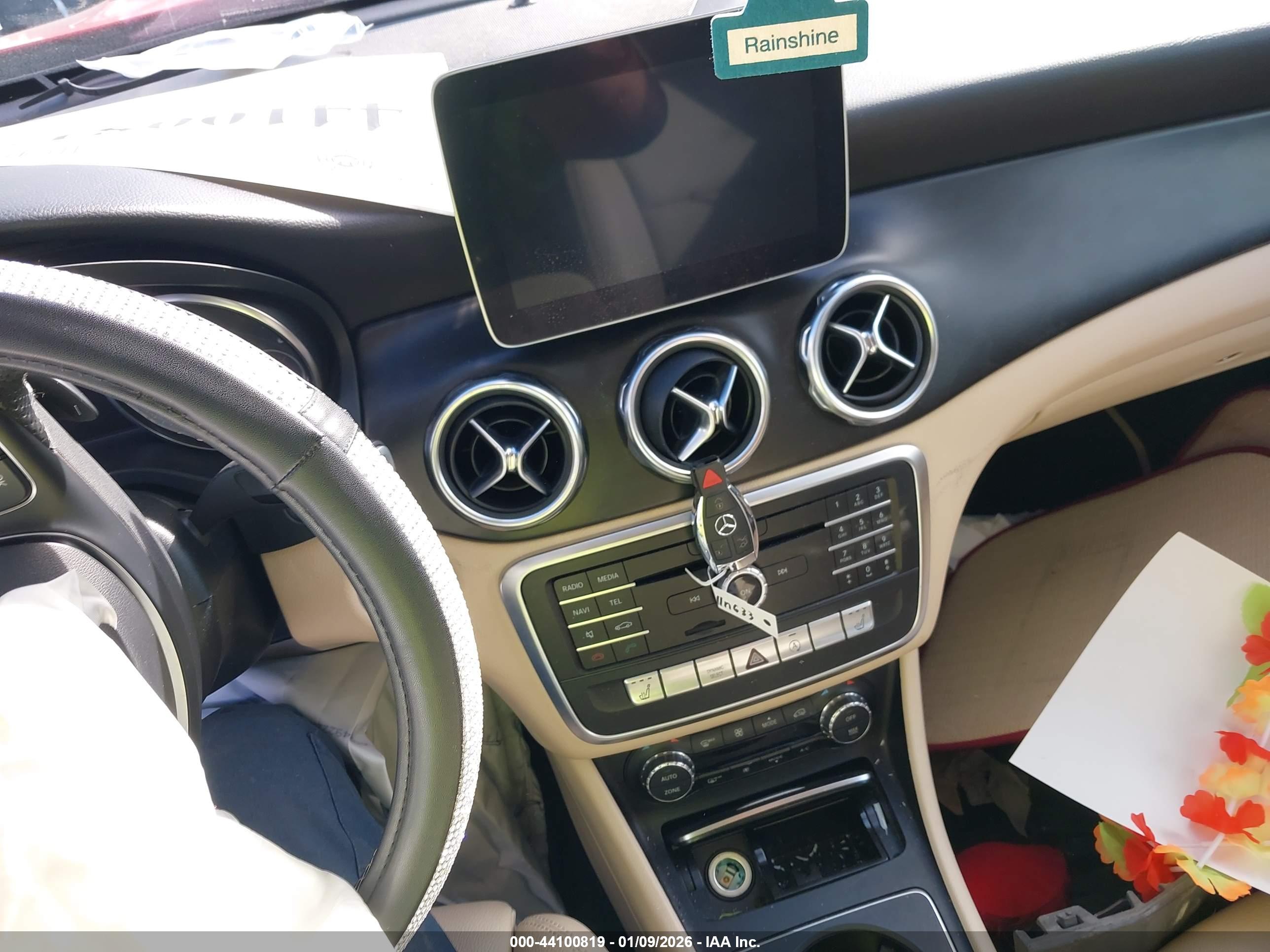 MERCEDES-BENZ GLA image 11
