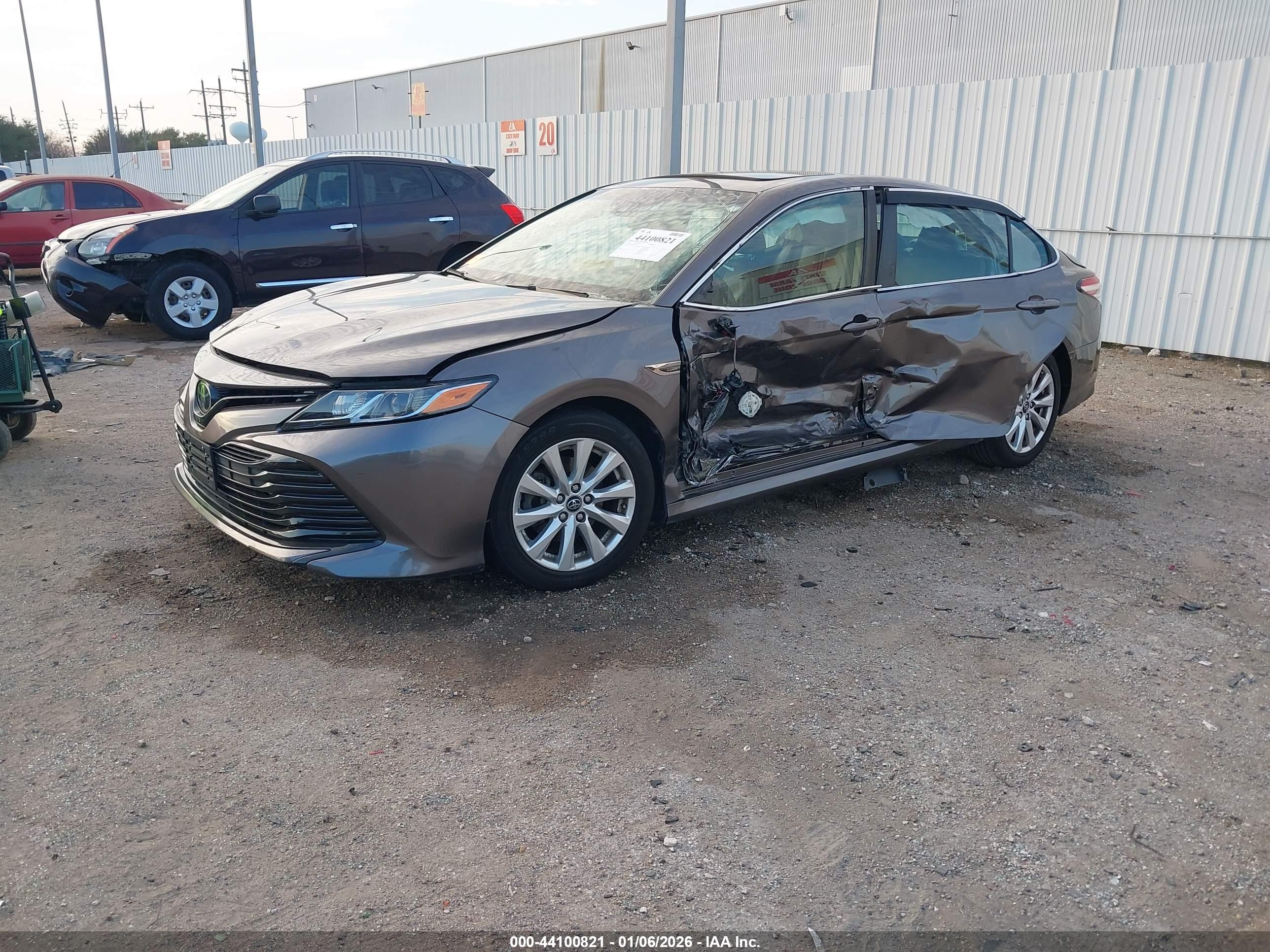 TOYOTA CAMRY image 2
