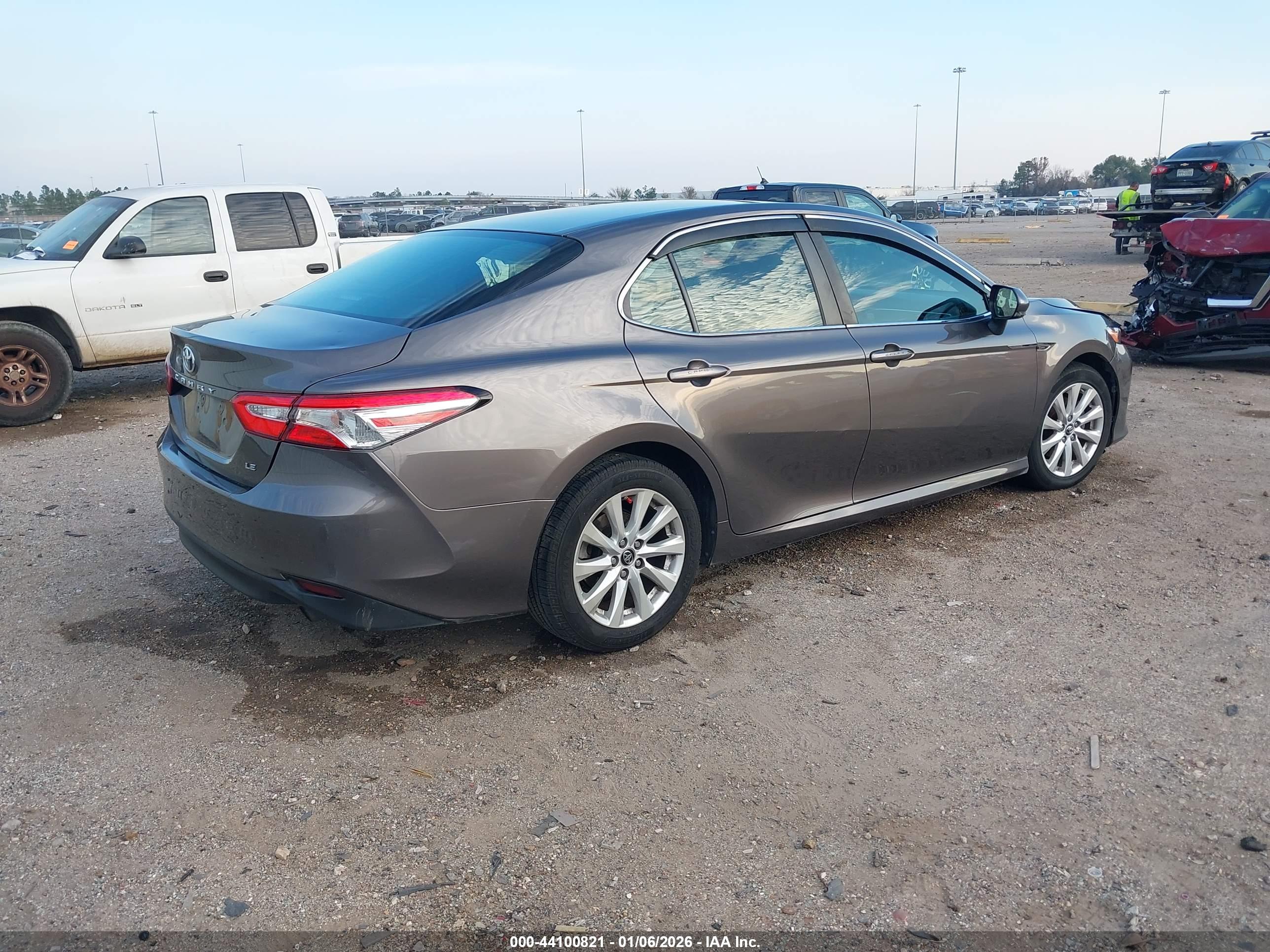 TOYOTA CAMRY image 4