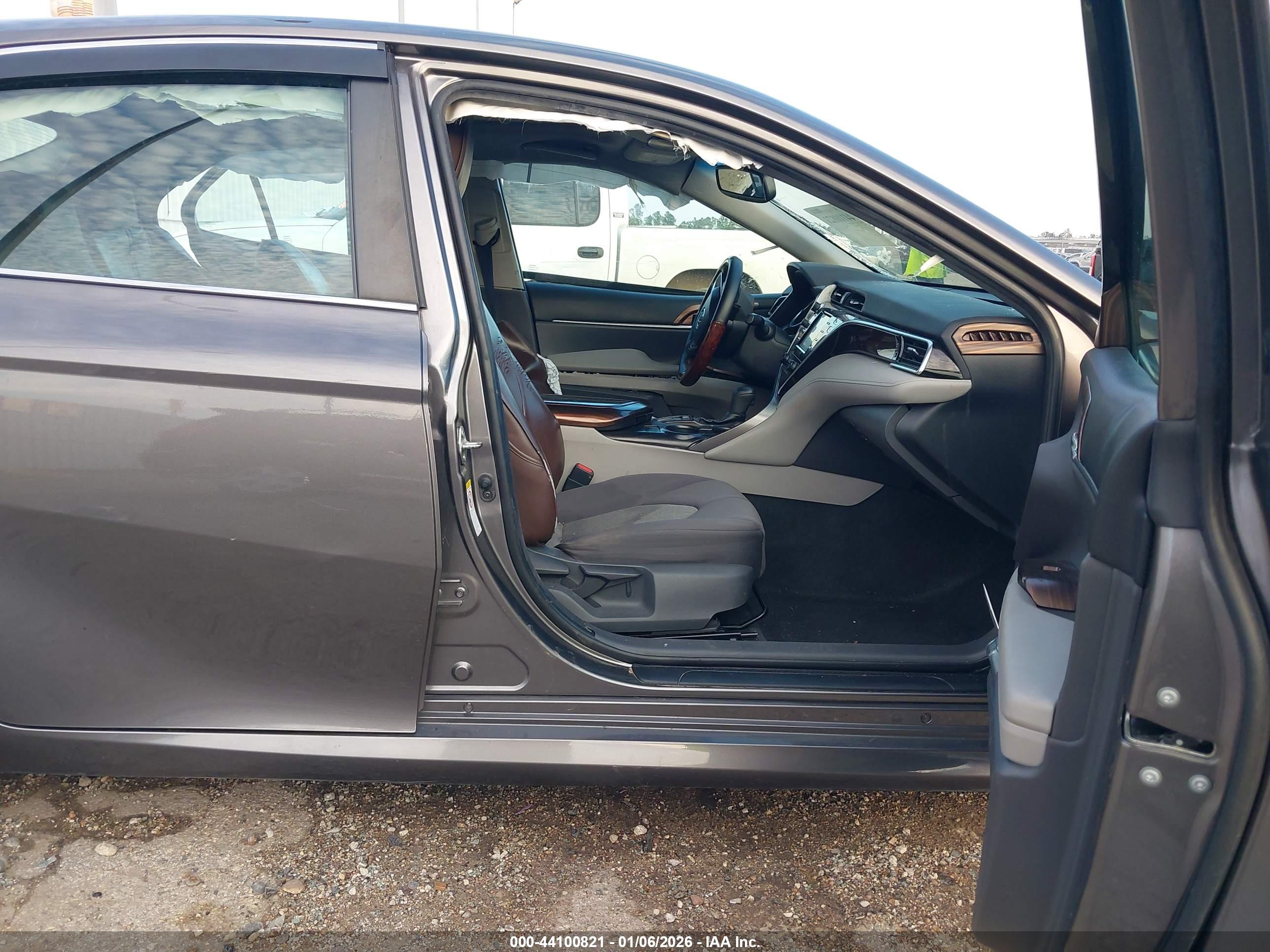 TOYOTA CAMRY image 5