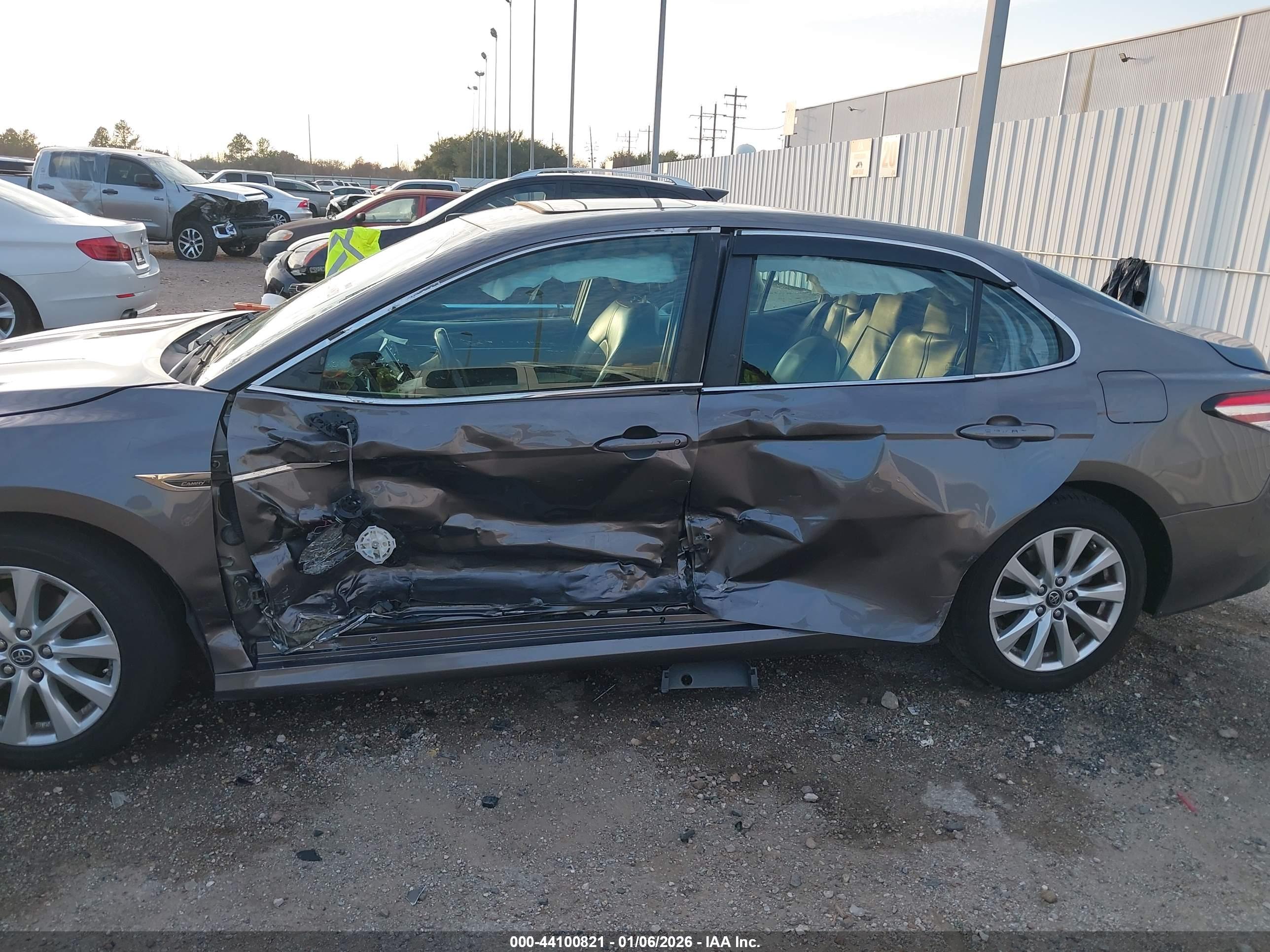 TOYOTA CAMRY image 6