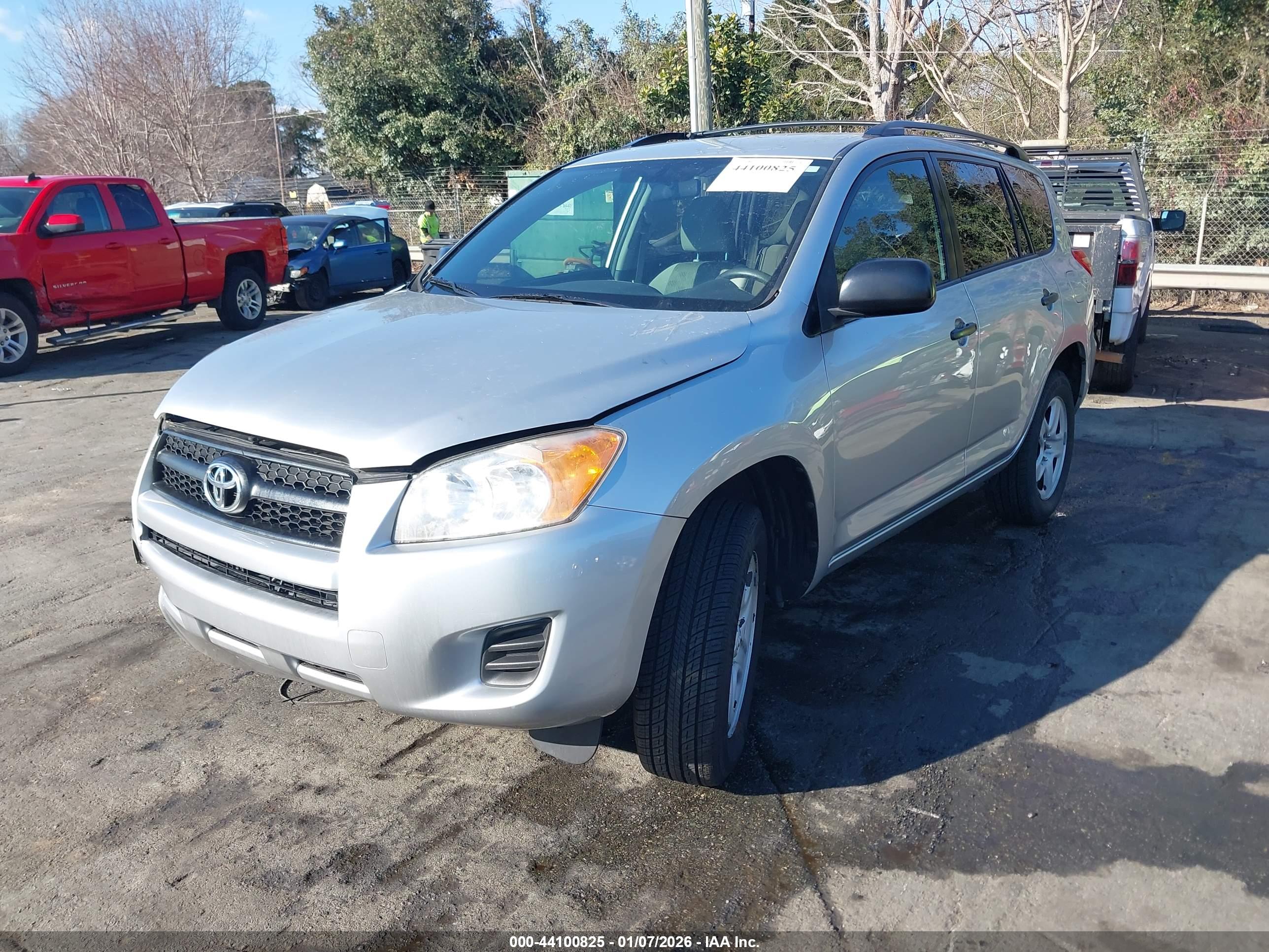 TOYOTA RAV4 image 2