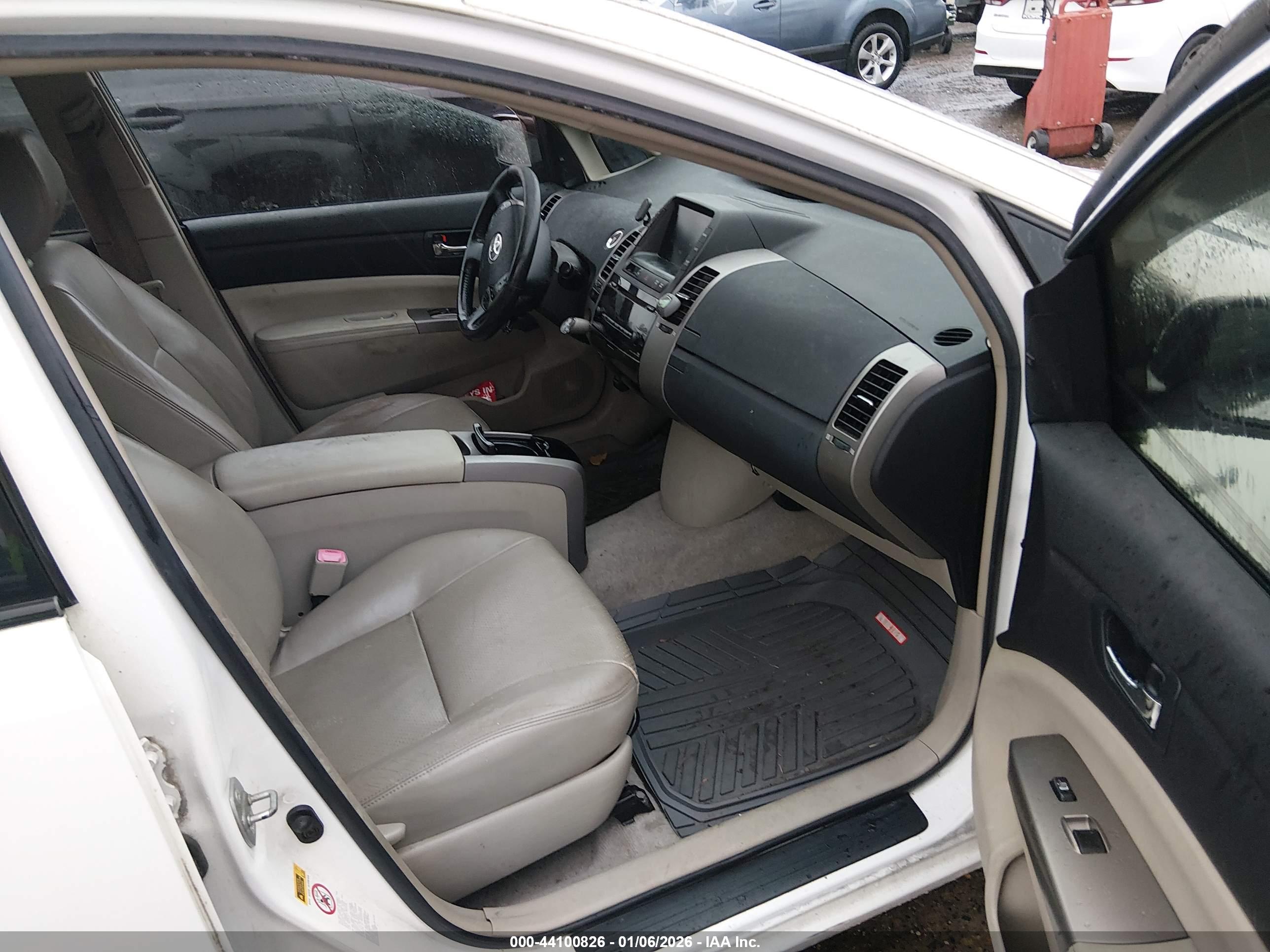 TOYOTA PRIUS image 5