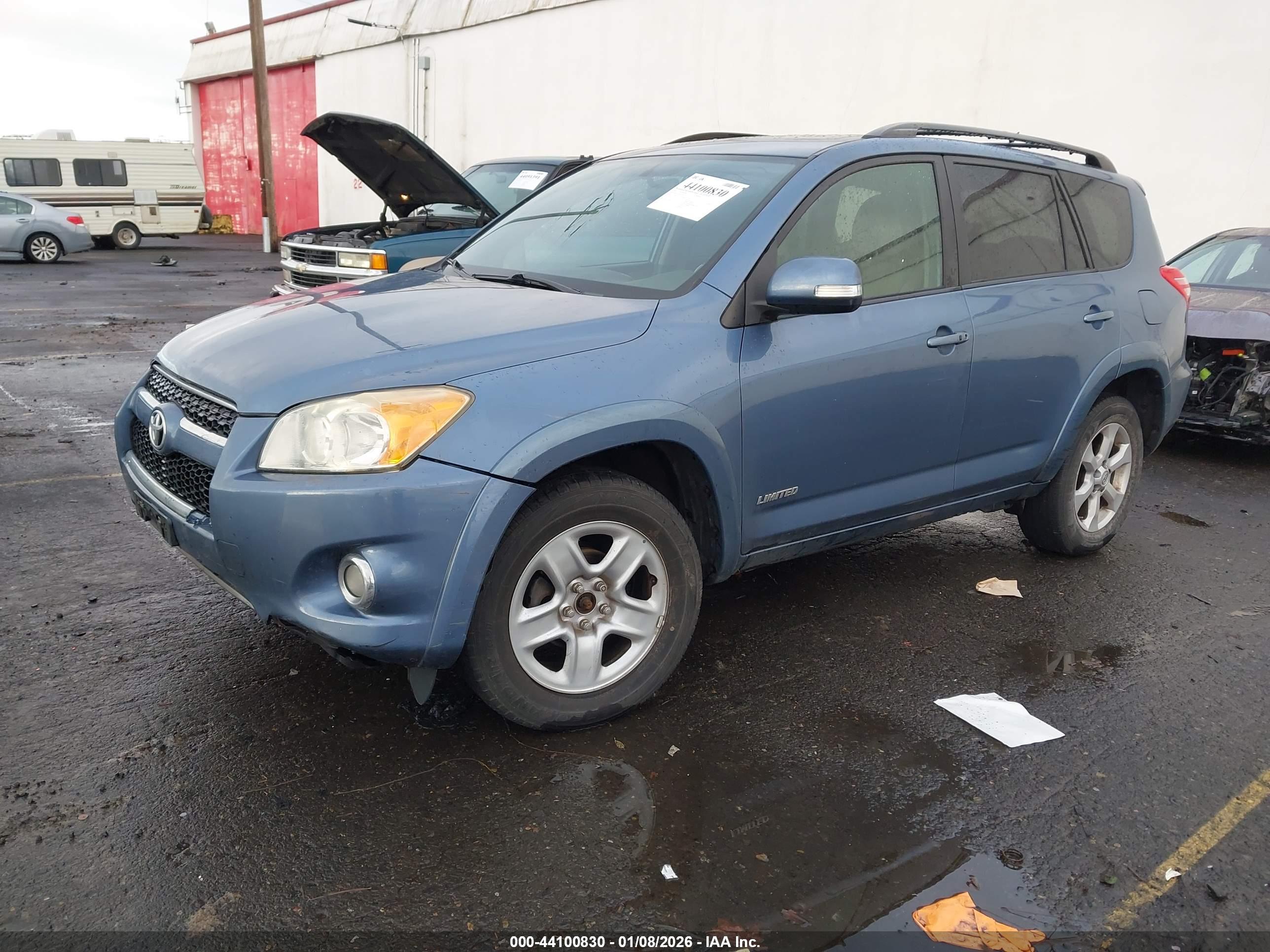 TOYOTA RAV4 image 2