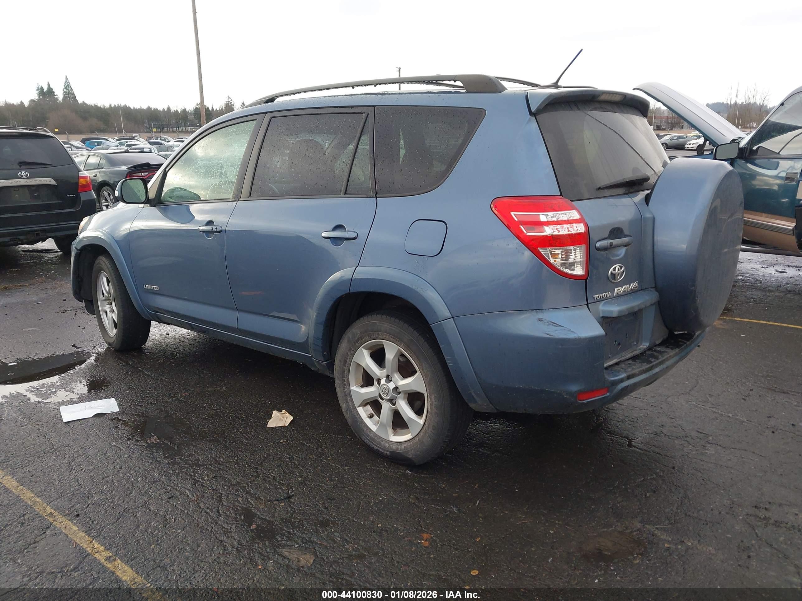 TOYOTA RAV4 image 3