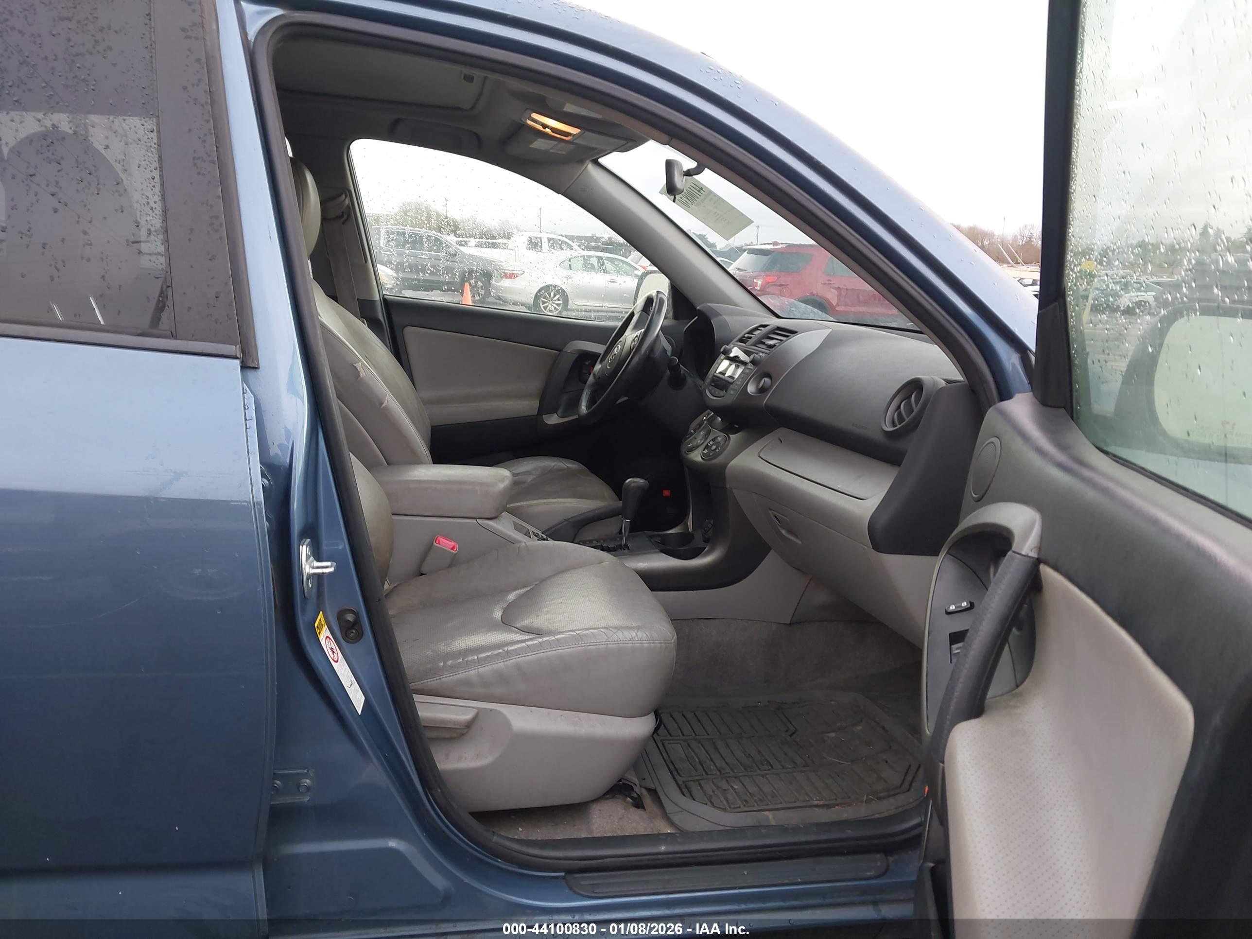 TOYOTA RAV4 image 5