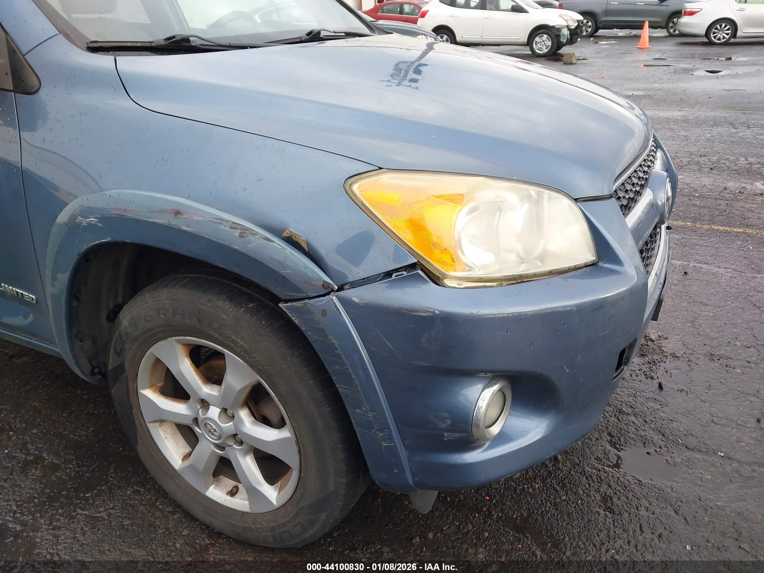 TOYOTA RAV4 image 6