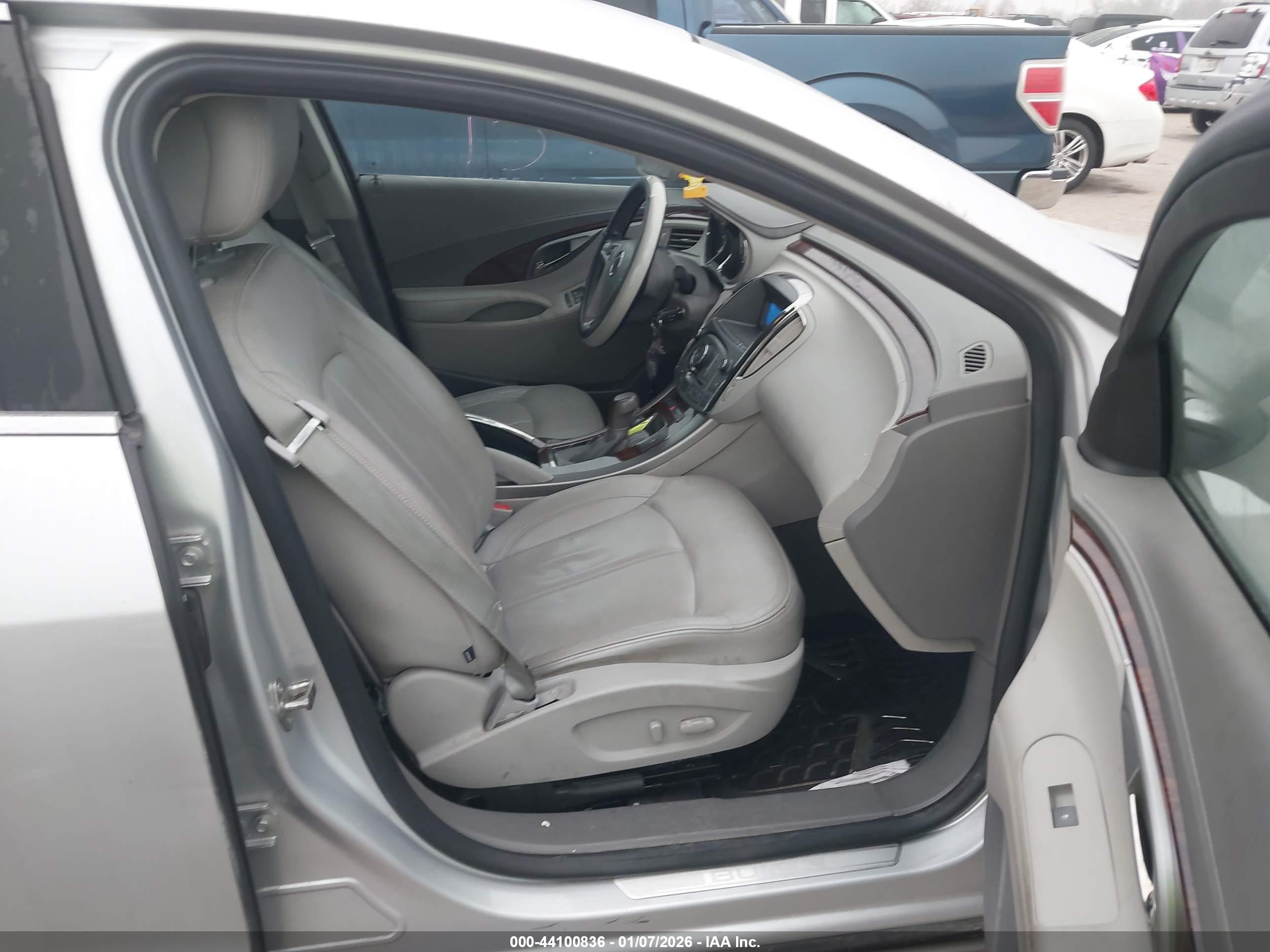 BUICK LACROSSE image 5