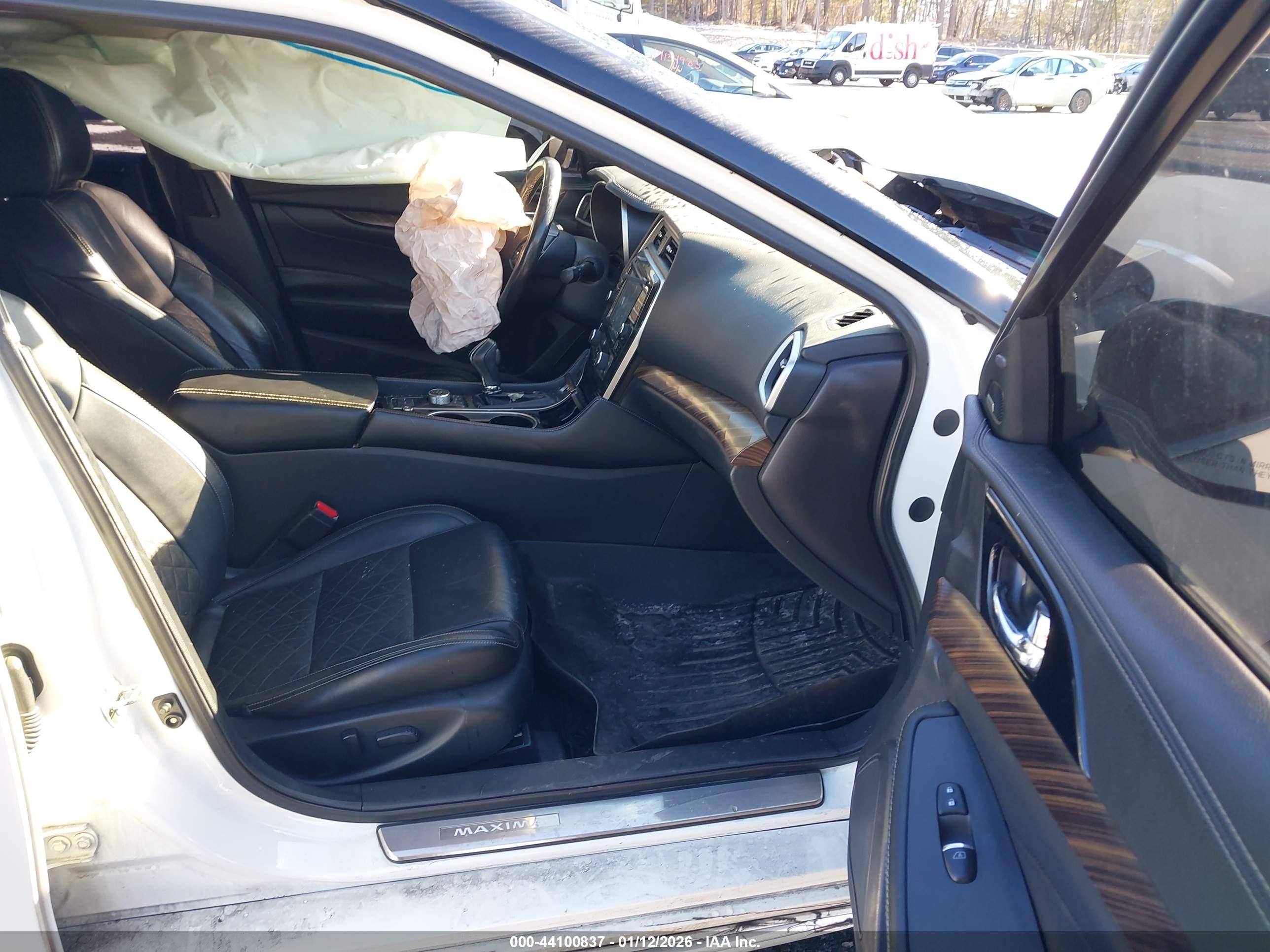 NISSAN MAXIMA image 5