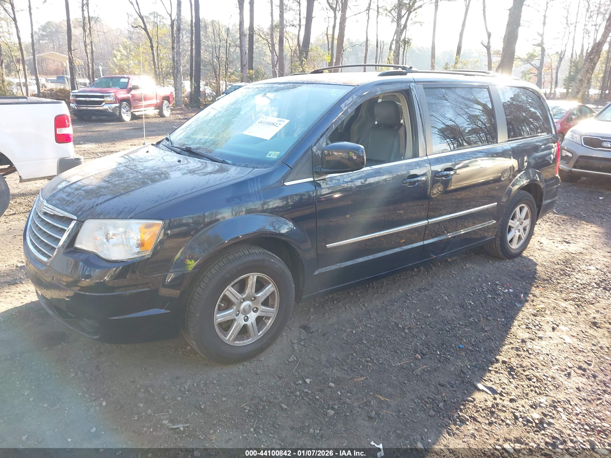 CHRYSLER TOWN image 2