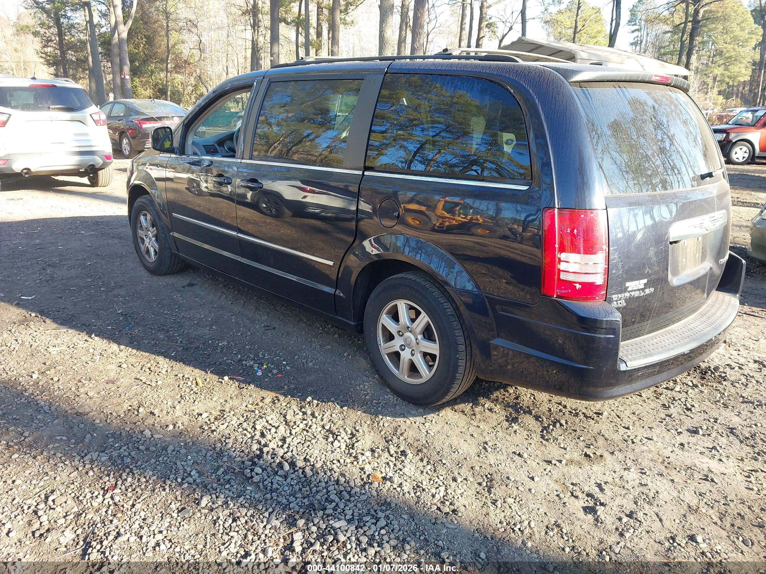 CHRYSLER TOWN image 3