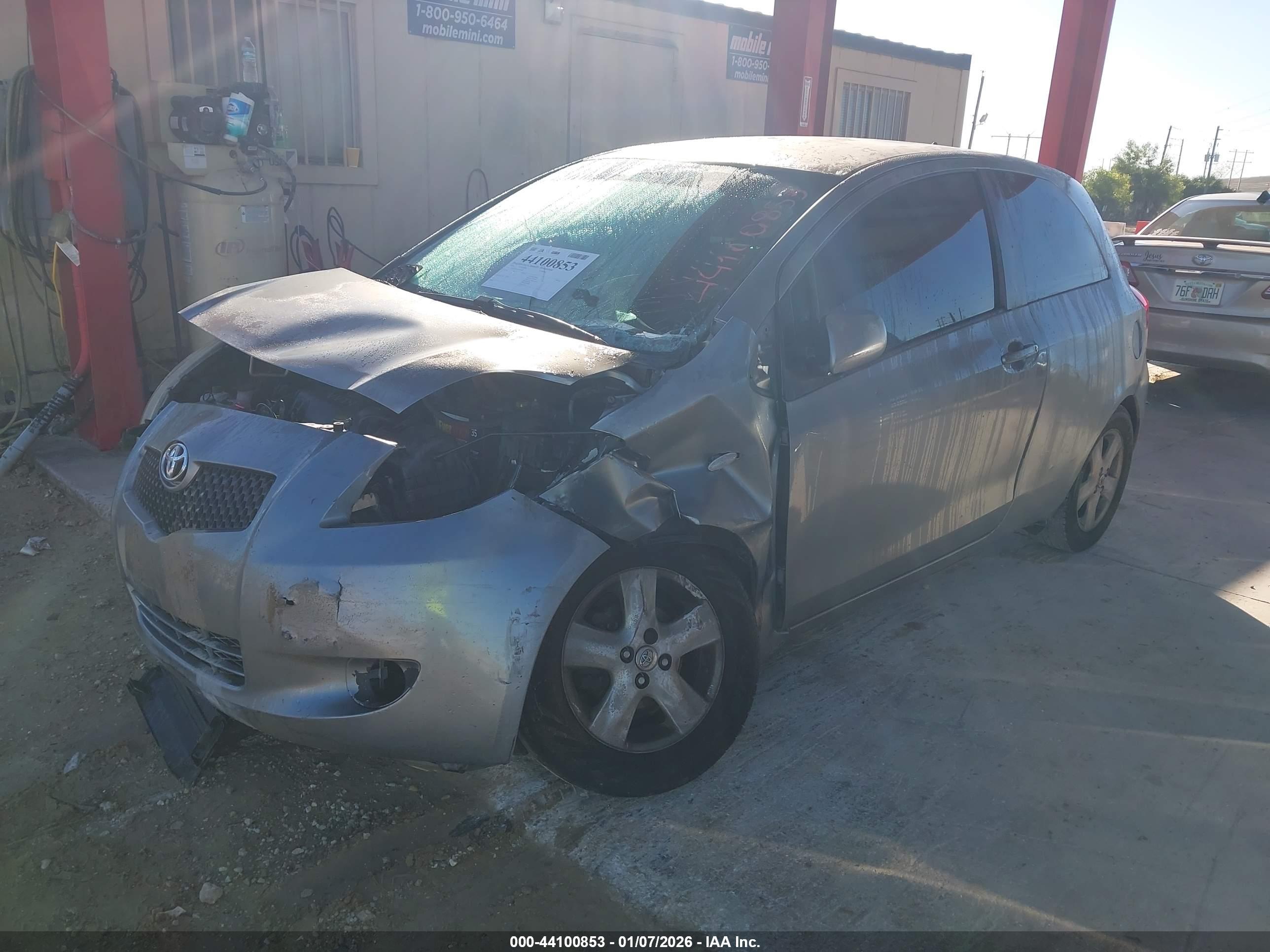 TOYOTA YARIS image 2