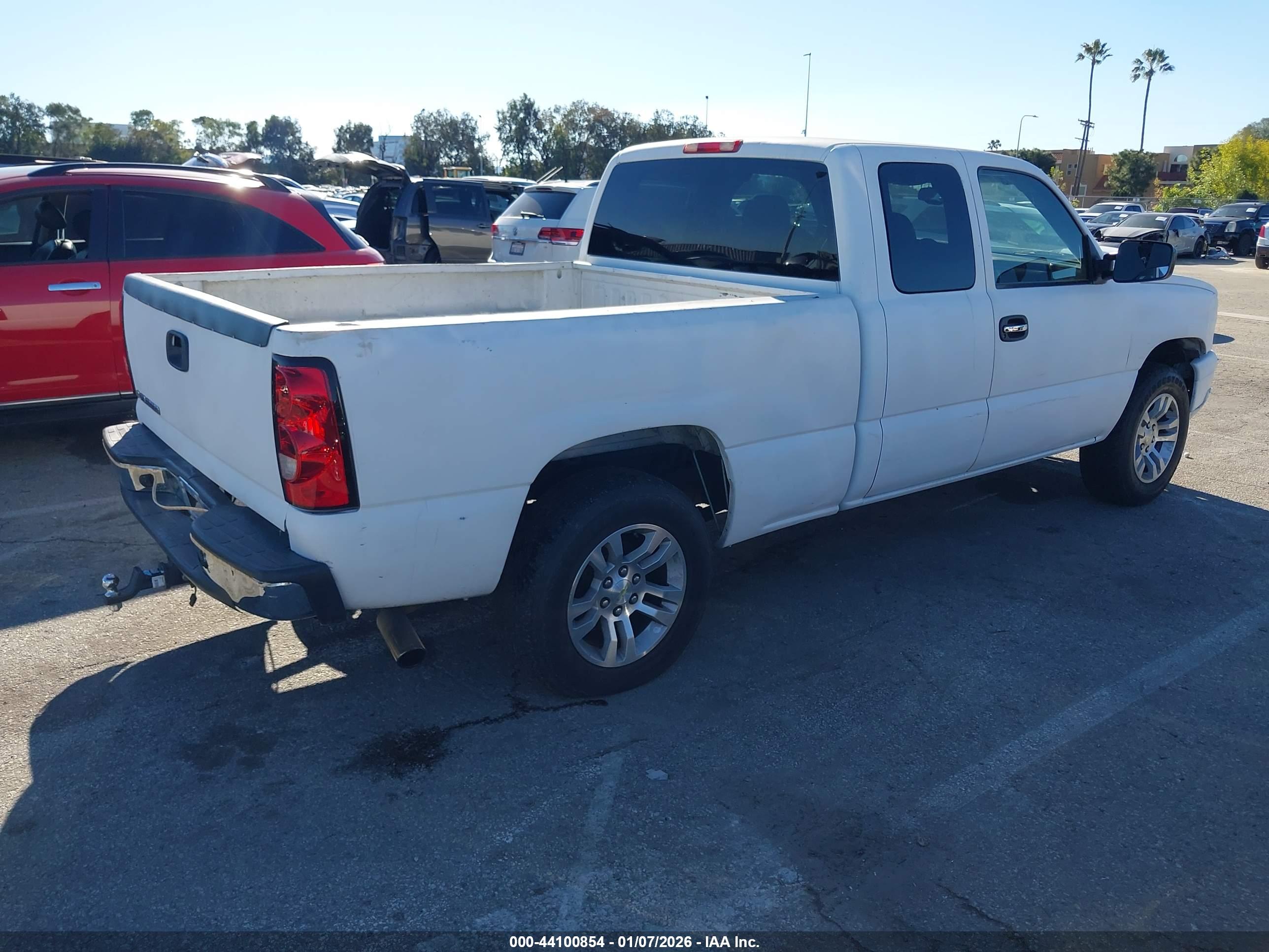 CHEVROLET SILVERADO image 4