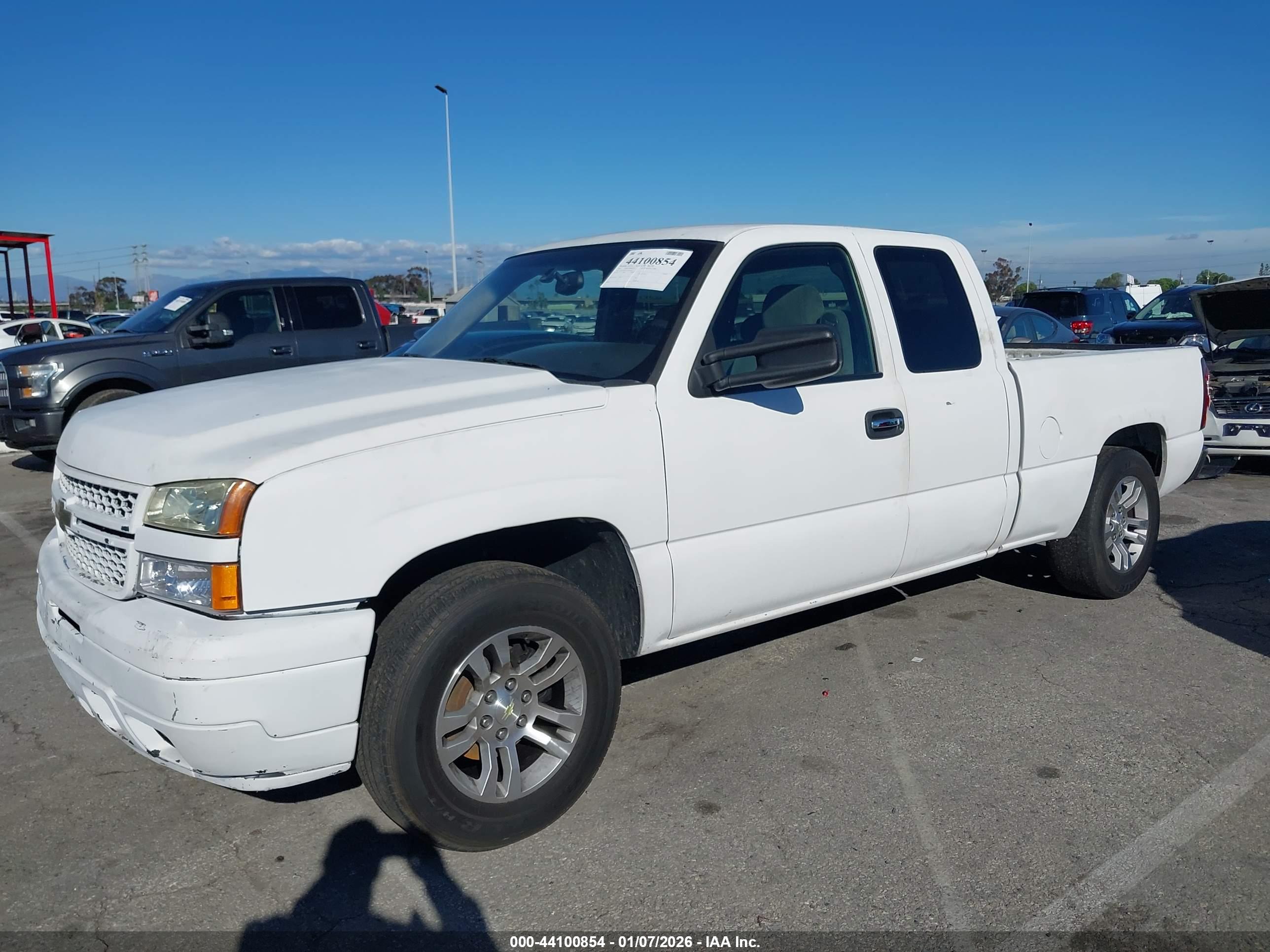 CHEVROLET SILVERADO image 6