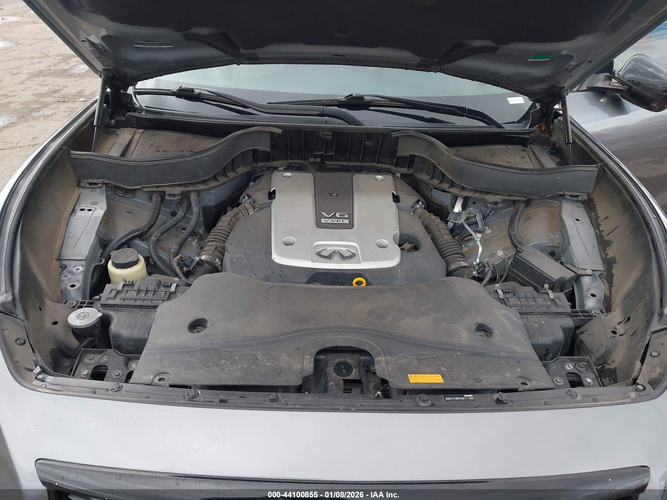 INFINITI QX70 image 10